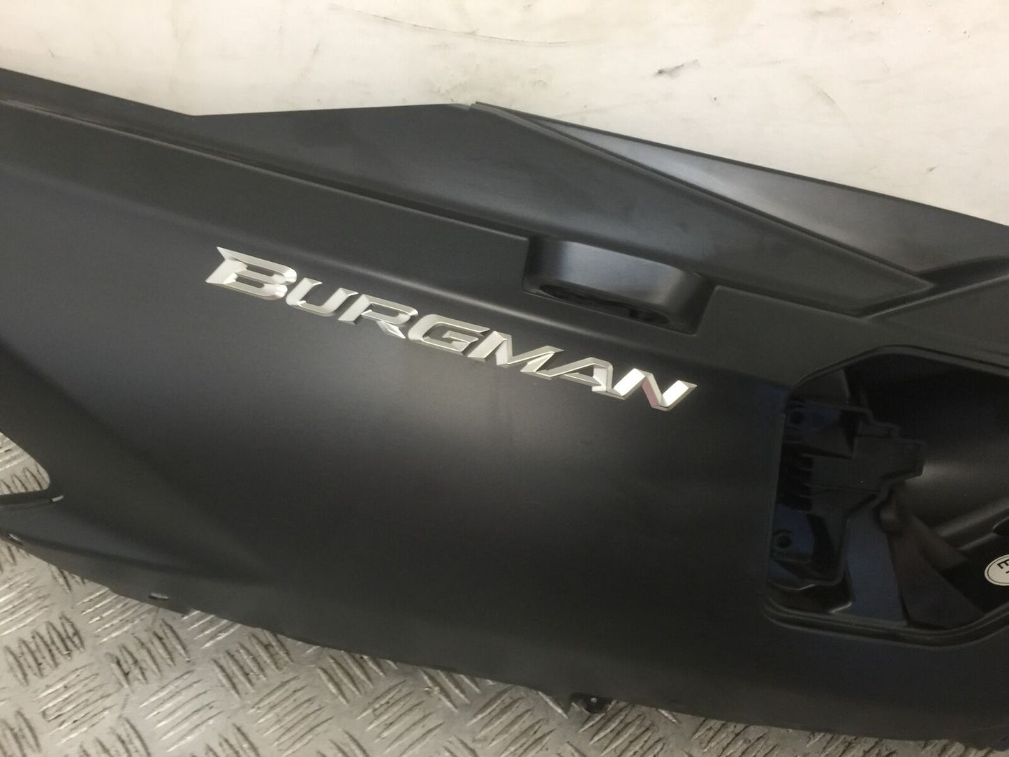 SUZUKI 650 BURGMAN SEAT PANEL  YEAR 2014-2018 (STOCK 769)
