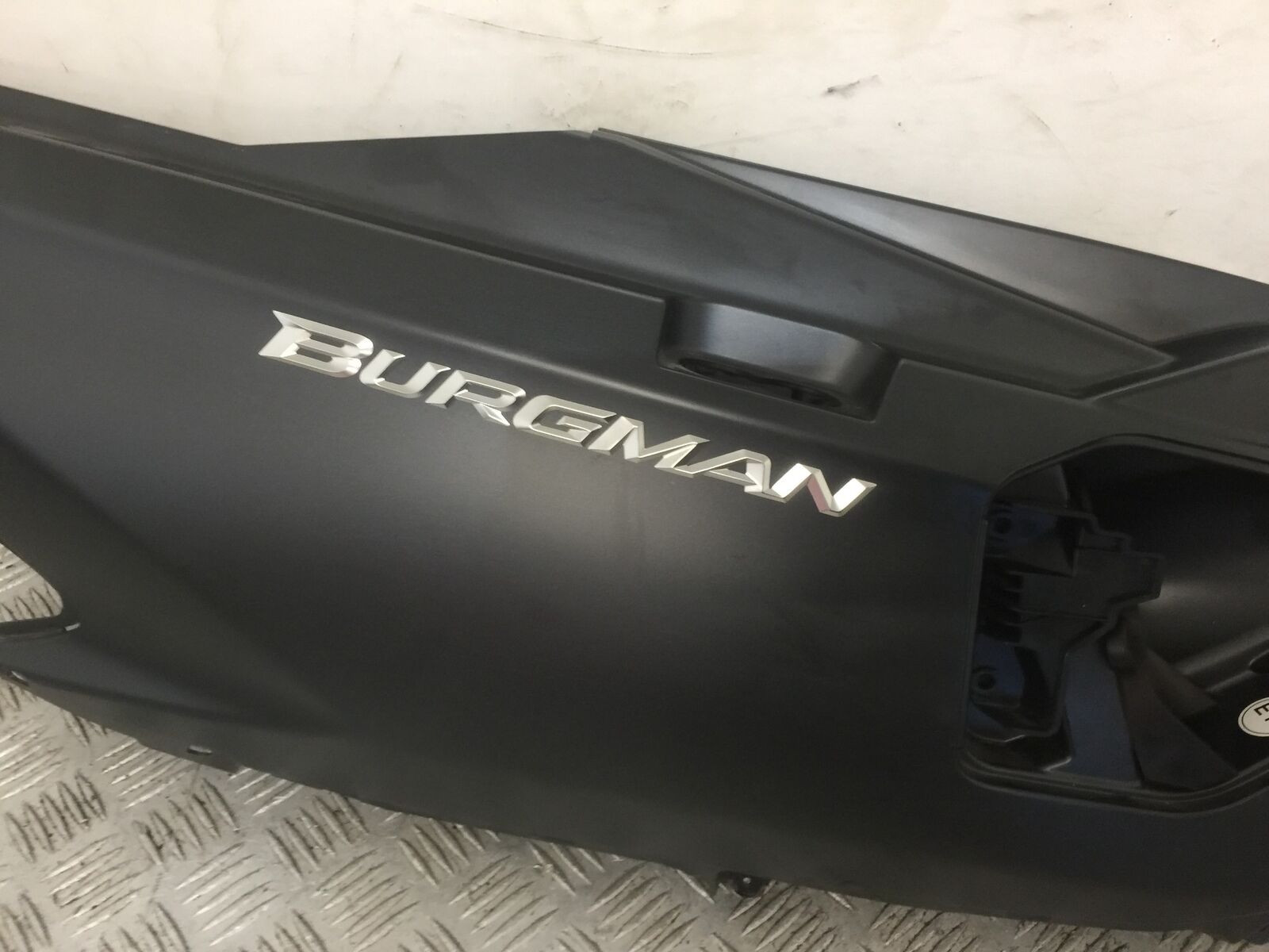 SUZUKI 650 BURGMAN SEAT PANEL  YEAR 2014-2018 (STOCK 769)