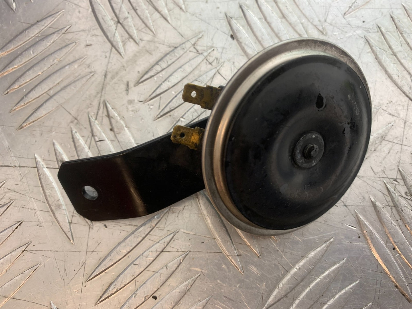 TRIUMPH TRIDENT 660 HORN AND BRACKET  YEAR 2021-2024 (CMB1295)
