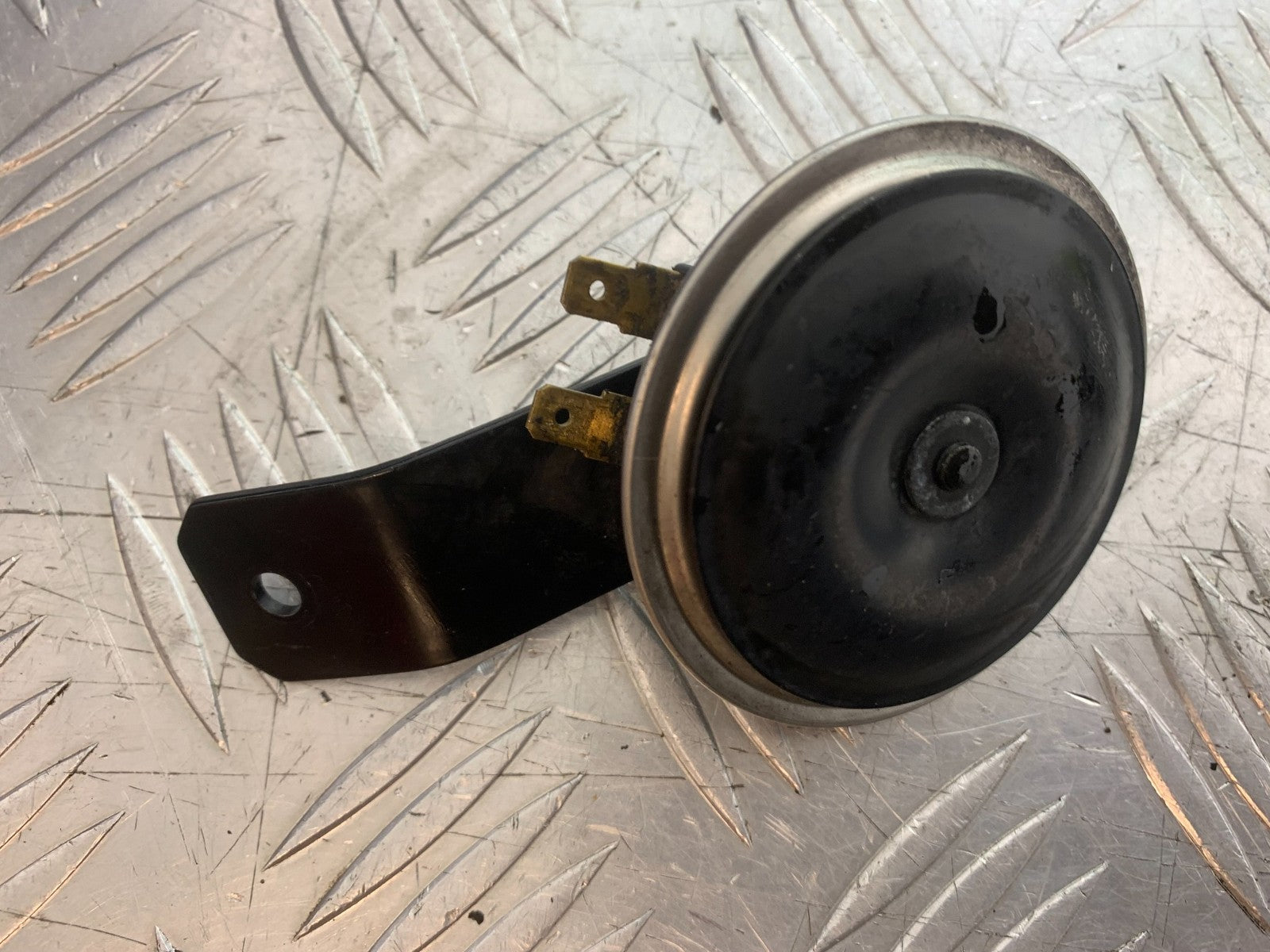 TRIUMPH TRIDENT 660 HORN AND BRACKET  YEAR 2021-2024 (CMB1295)