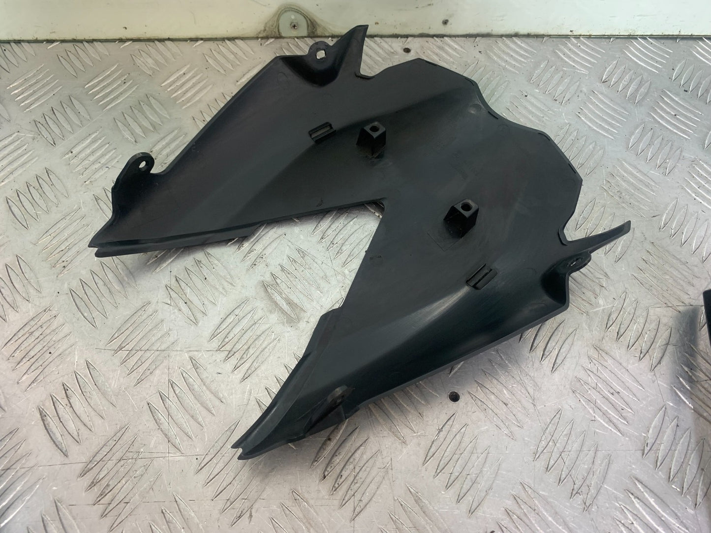 TRIUMPH 675 STREET TRIPLE UNDERTRAY  2013-2016 (CMB1186)