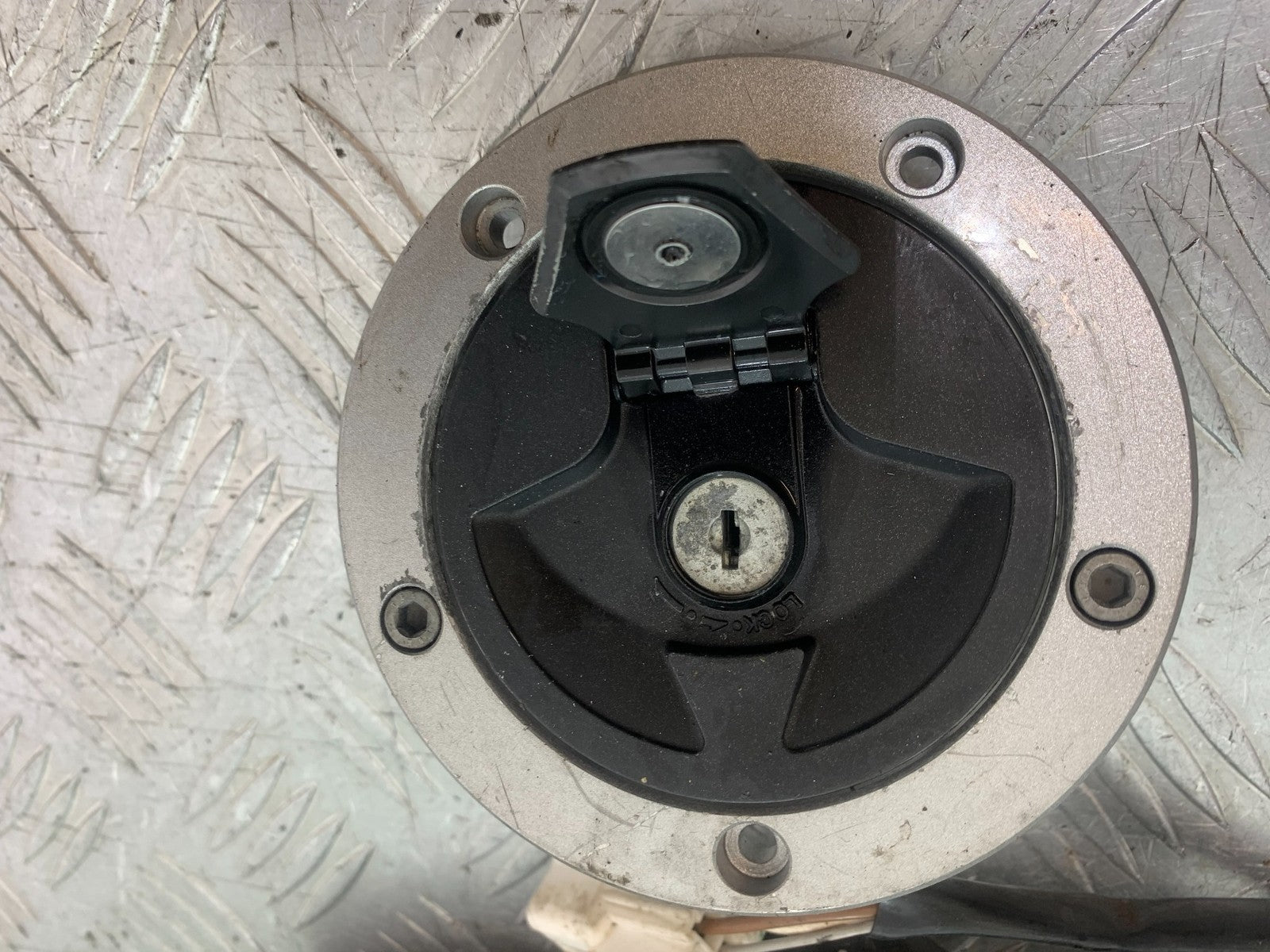 KAWASAKI 650 VERSYS LOCKS AND KEY  YEAR 2015-2018 (CMB1288)
