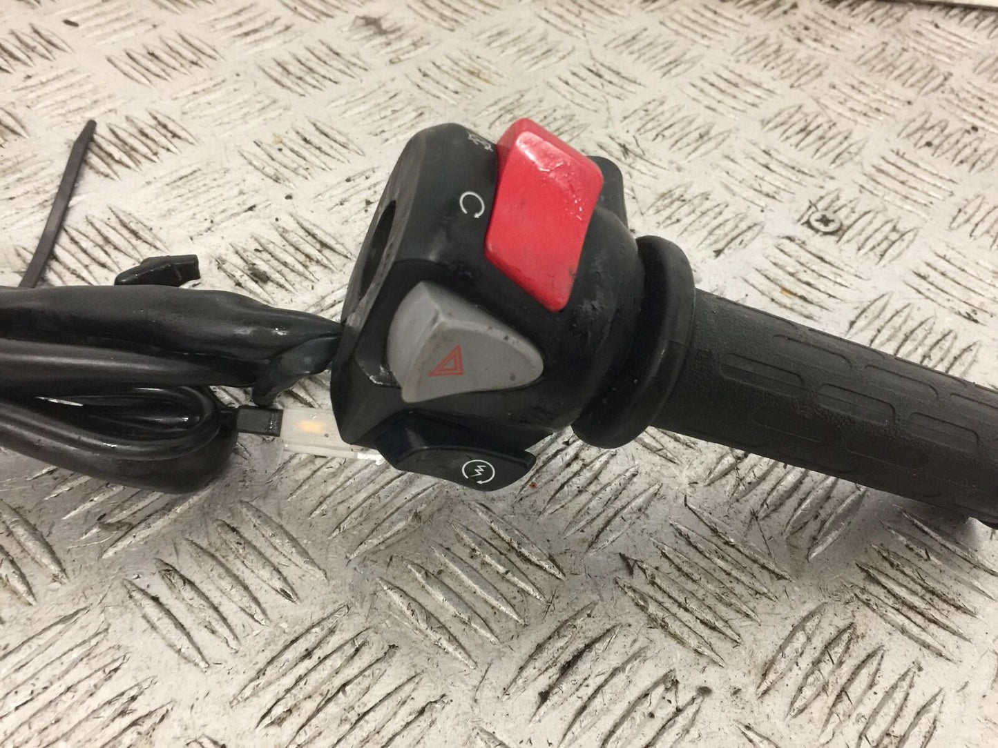 HONDA VFR1200 VFR 1200 FA RIGHT SWITCH GEAR  YEAR 2010-11  (STOCK 793)