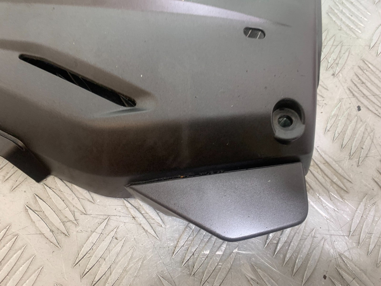 HONDA CBF125 CBF 125 RIGHT SEAT PANEL  YEAR 2009-14 (CMB1182)