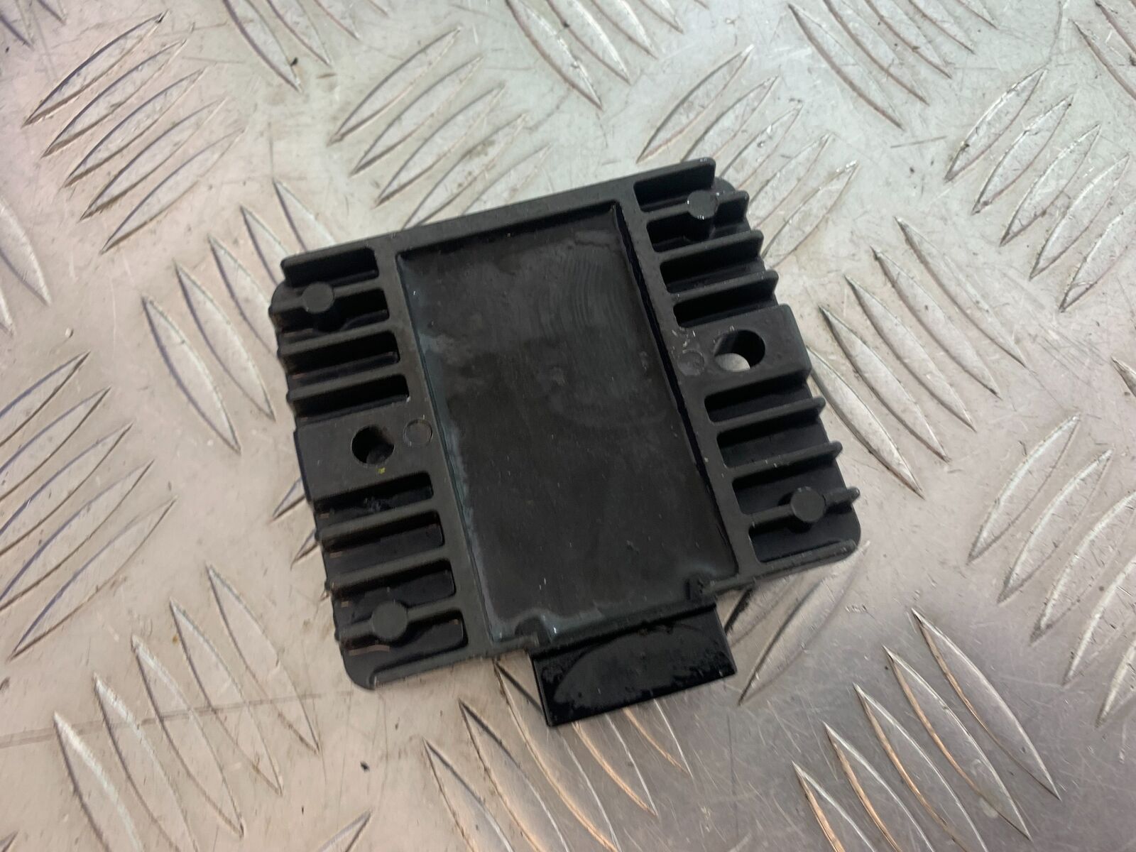YAMAHA XJ6 XJ6-S REGULATOR  YEAR 2009-2015  (CMB1070)