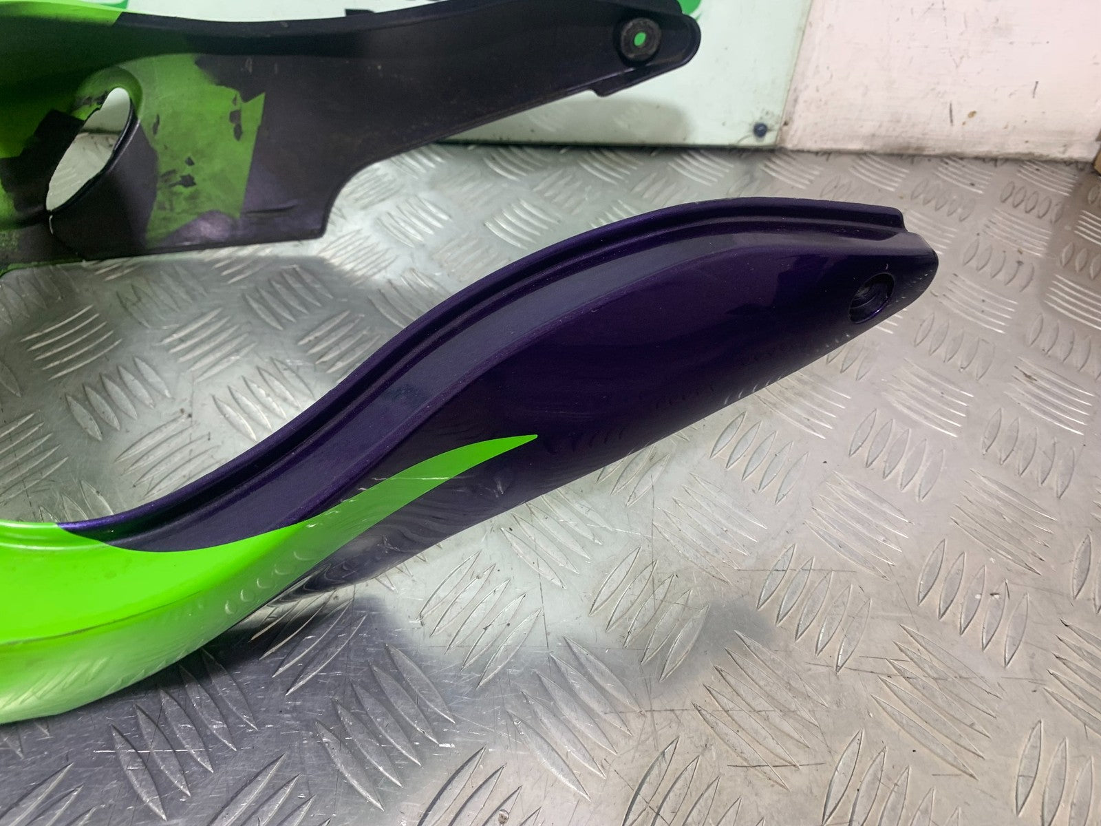 KAWASAKI ZX9R ZX9 E1 TAIL PIECE YEAR 2000-01 (CMB1171)