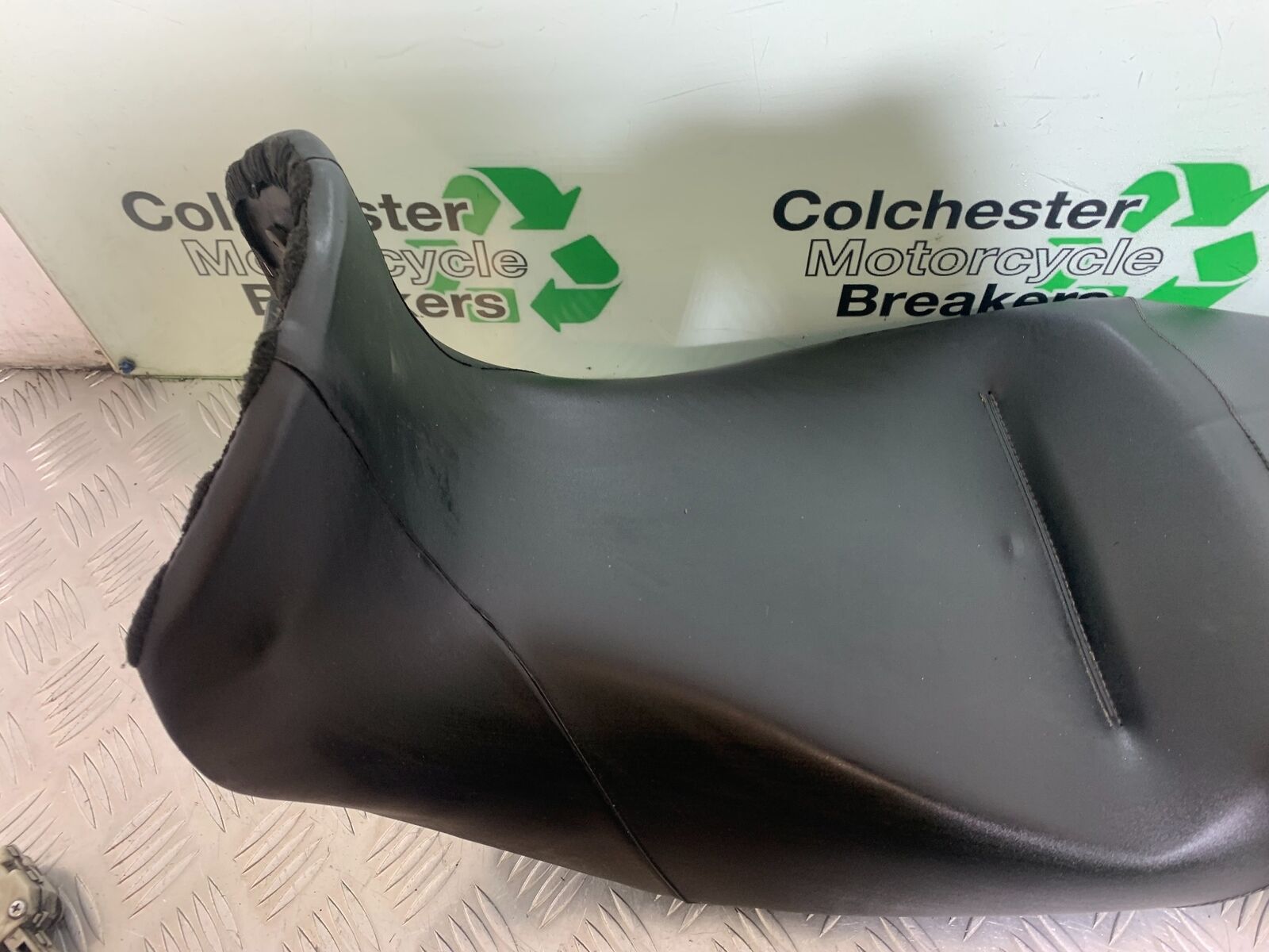 APRILIA 650 PAGASO STRADA SEAT YEAR 2005-2010 (CMB1057)