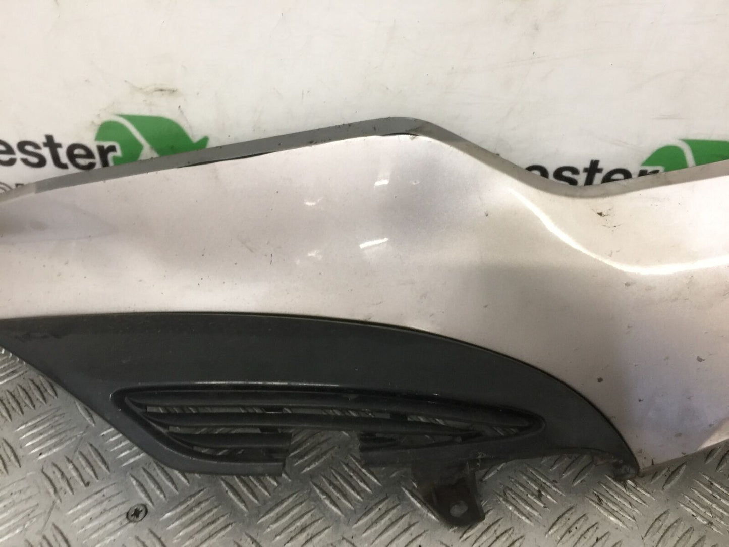 SUZUKI AN 250 BURGMAN RIGHT LOWER PANEL YEAR 1999  (STOCK 881)