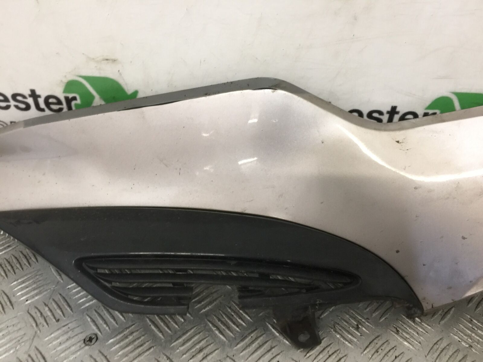 SUZUKI AN 250 BURGMAN RIGHT LOWER PANEL YEAR 1999  (STOCK 881)