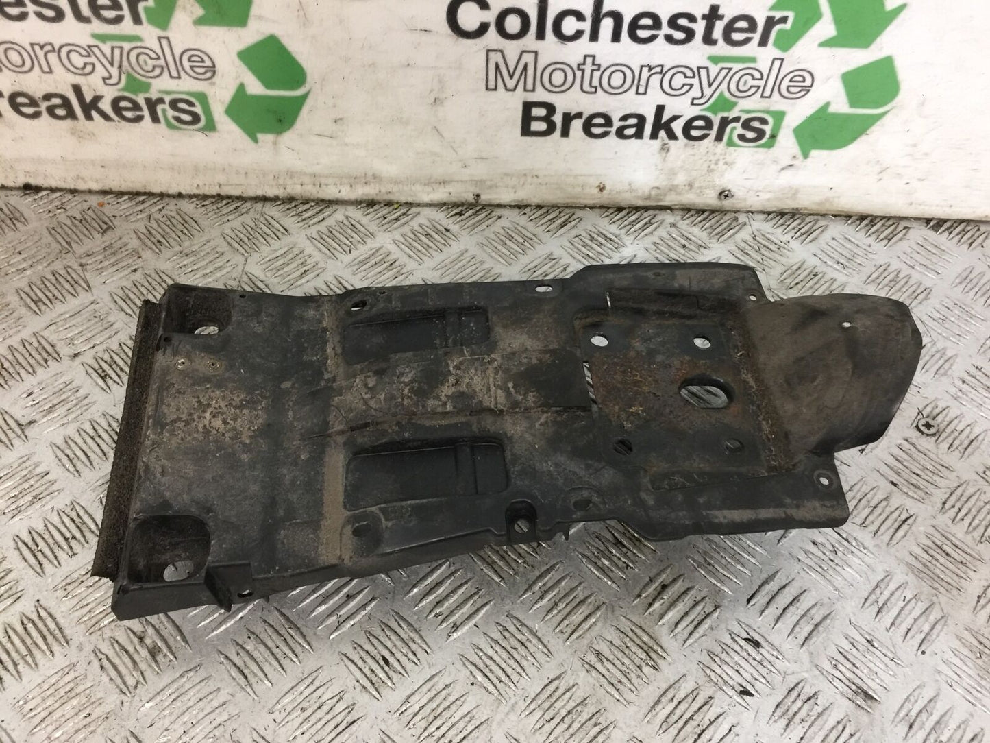 SUZUKI GSX-S 125 UNDERTRAY  YEAR 2017-2020  (STOCK 779)