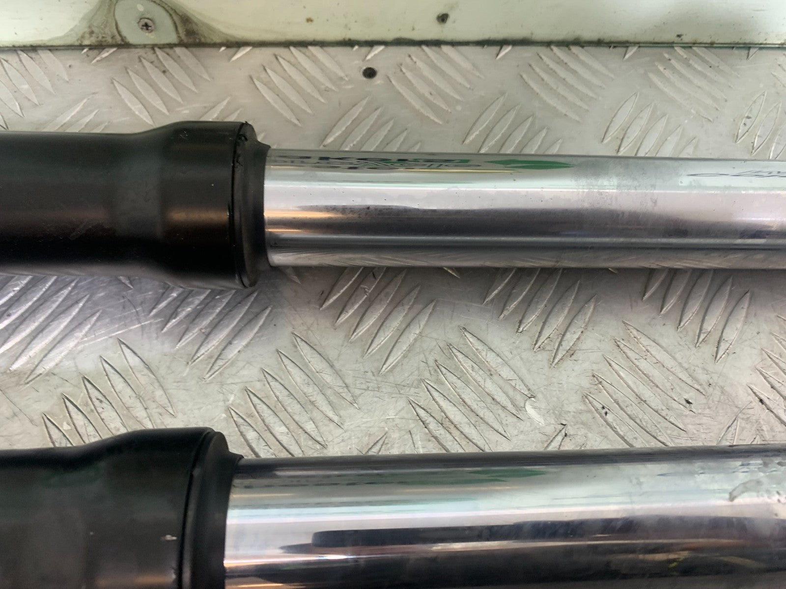 KAWASAKI ZX9R ZX9 E1 FORKS  YEAR 2000-01 (CMB1171)