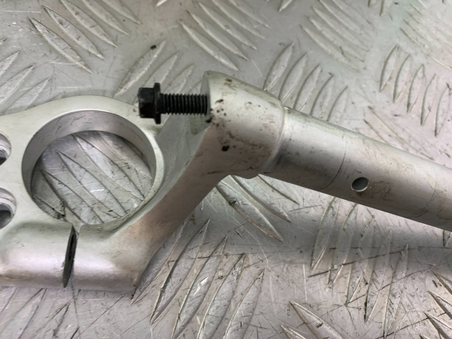 TRIUMPH 955I SPRINT RS RIGHT HANDLEBAR   YEAR 1999-03 (CMB1313)