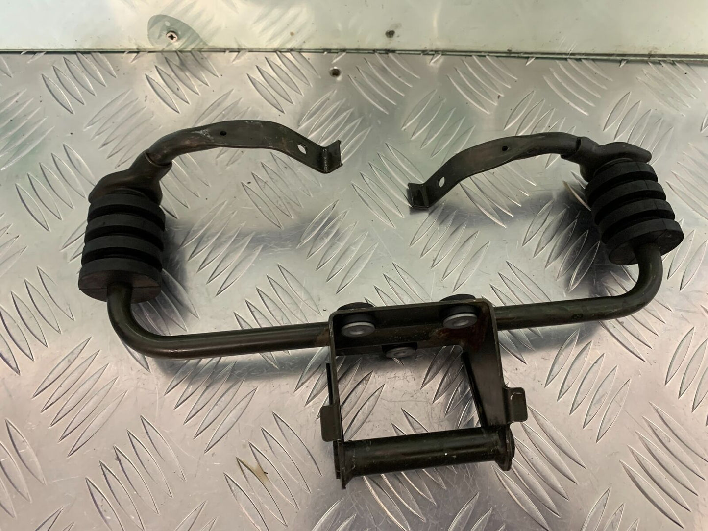 SUZUKI DL 650 V-STROM TANK BRACKET   YEAR 2006 2011 (STOCK 954)