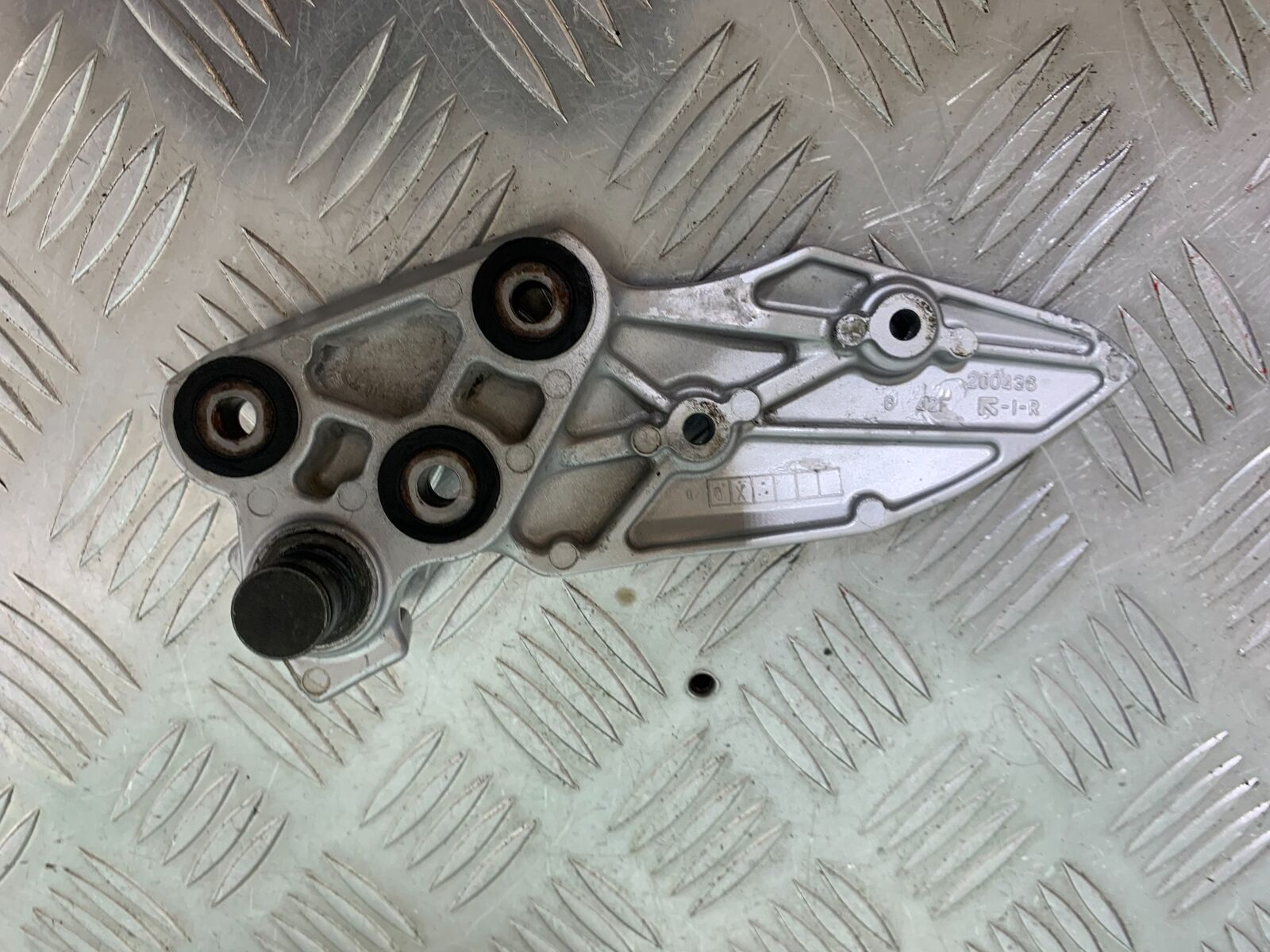 SUZUKI GSX1400 GSX 1400 FRONT RIGHT HANGER  YEAR 2002-2006 (CMB1007)