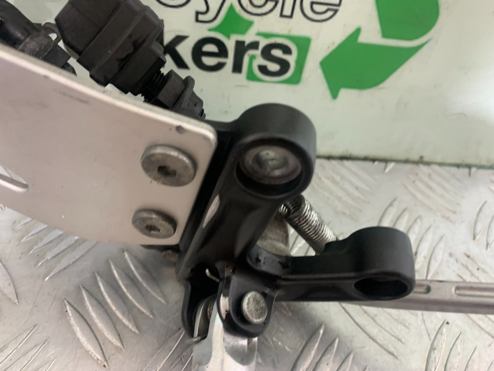 YAMAHA XSR900 XSR 900 FRONT RIGHT HANGER  YEAR 2022-2024 (CMB1215)