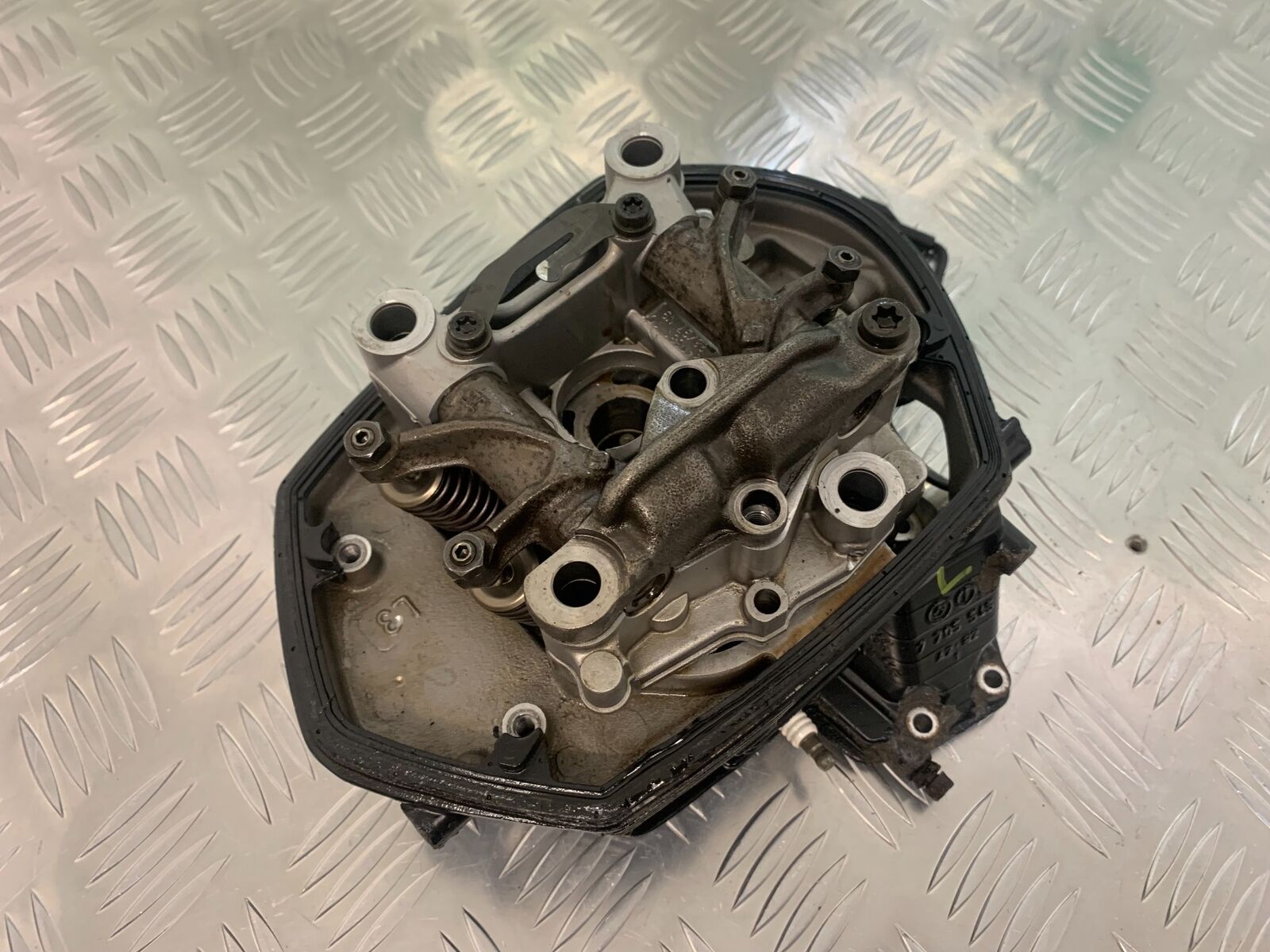 BMW R1200 RT R 1200 RT LEFT CYLINDER HEAD AND CAM  YEAR 2005-2009 (STOCK 943)