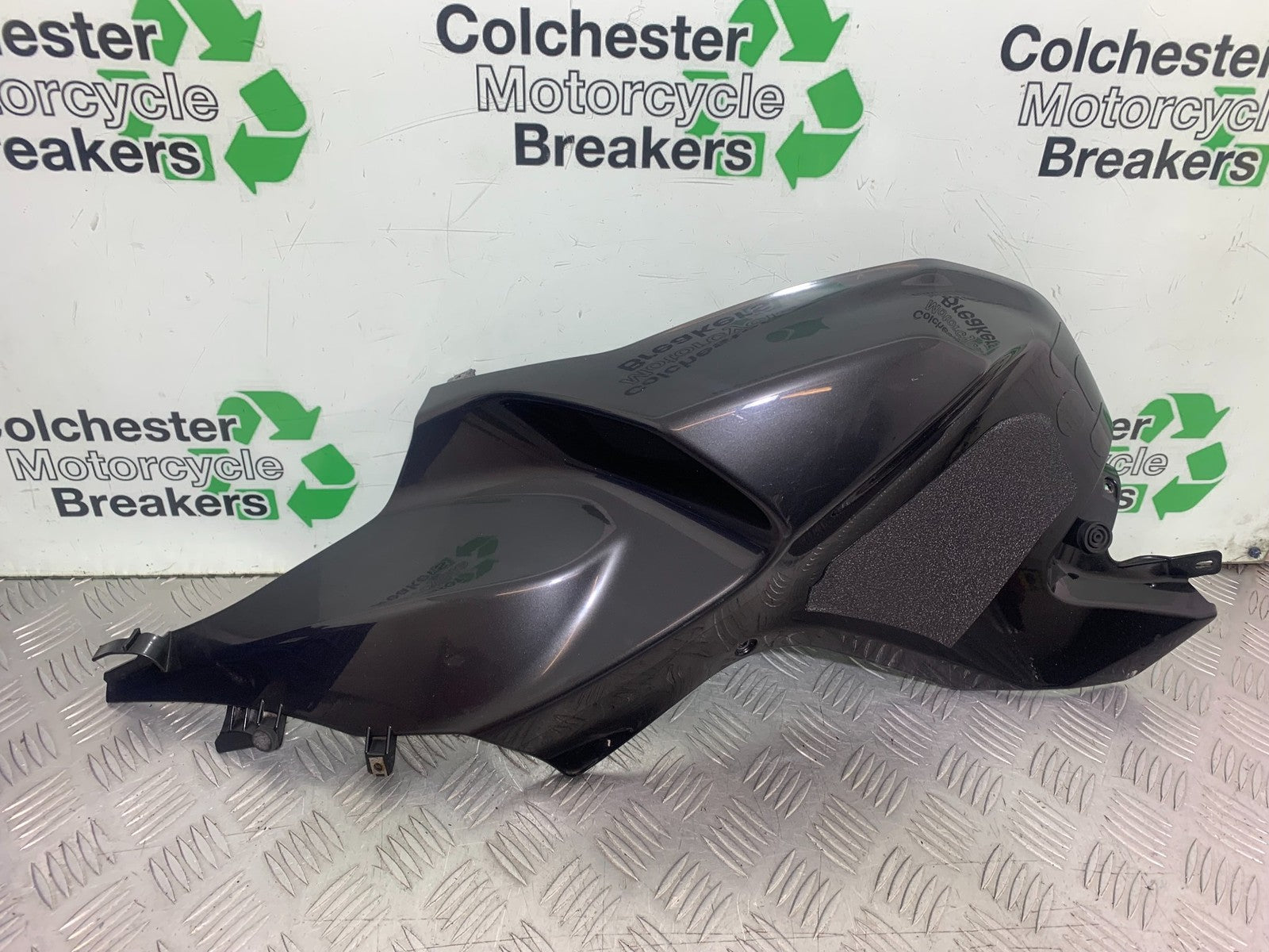 BMW K1300 S K 1300 S LEFT TANK PANEL  YEAR 2009-16 (CMB1216)