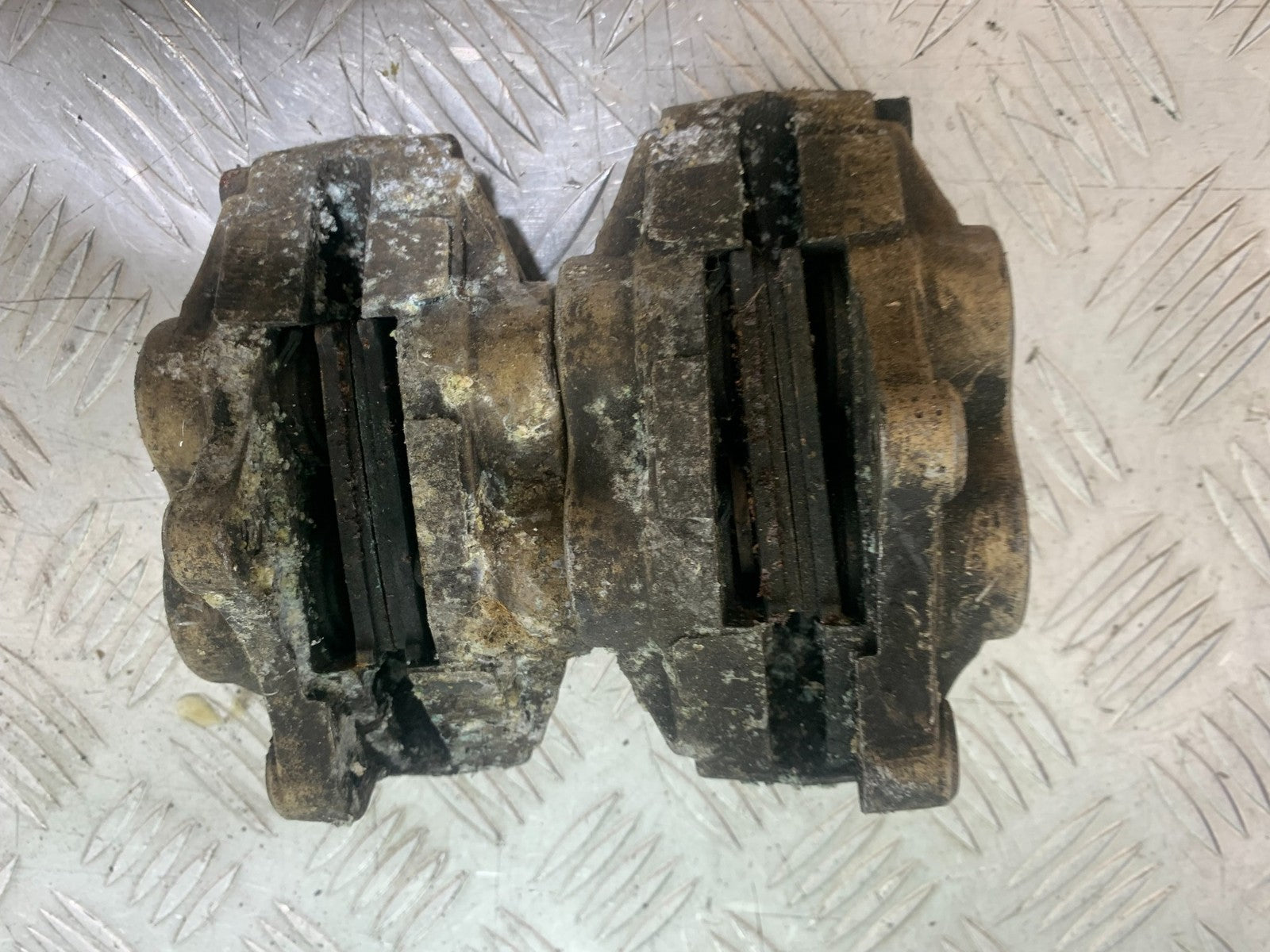 KAWASAKI ZX6R ZX6 F FRONT BRAKE CALIPERS (SOLD AS PART)  YEAR 1995-1997(CMB1169)