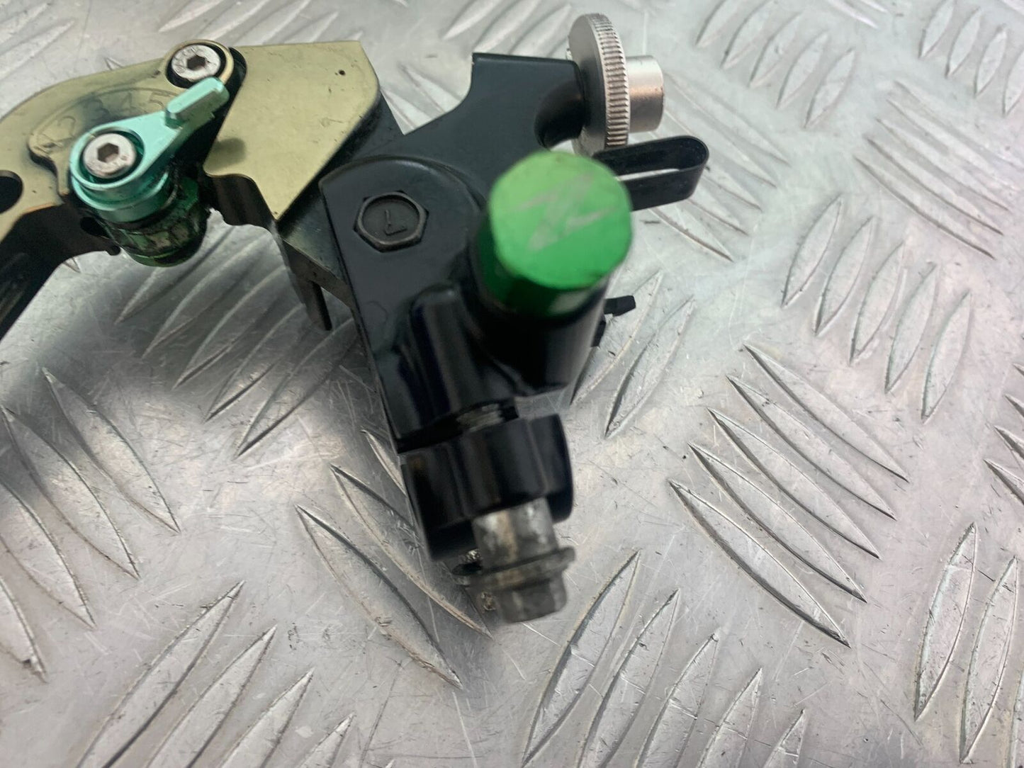 KAWASAKI Z800 Z 800 CLUTCH LEVER AND BRACKET YEAR 2013-2017 (CMB1059)