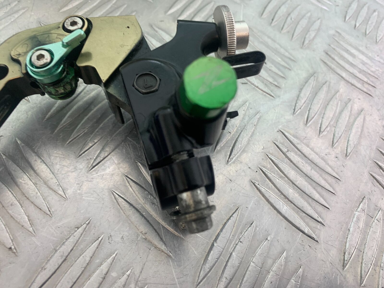 KAWASAKI Z800 Z 800 CLUTCH LEVER AND BRACKET YEAR 2013-2017 (CMB1059)