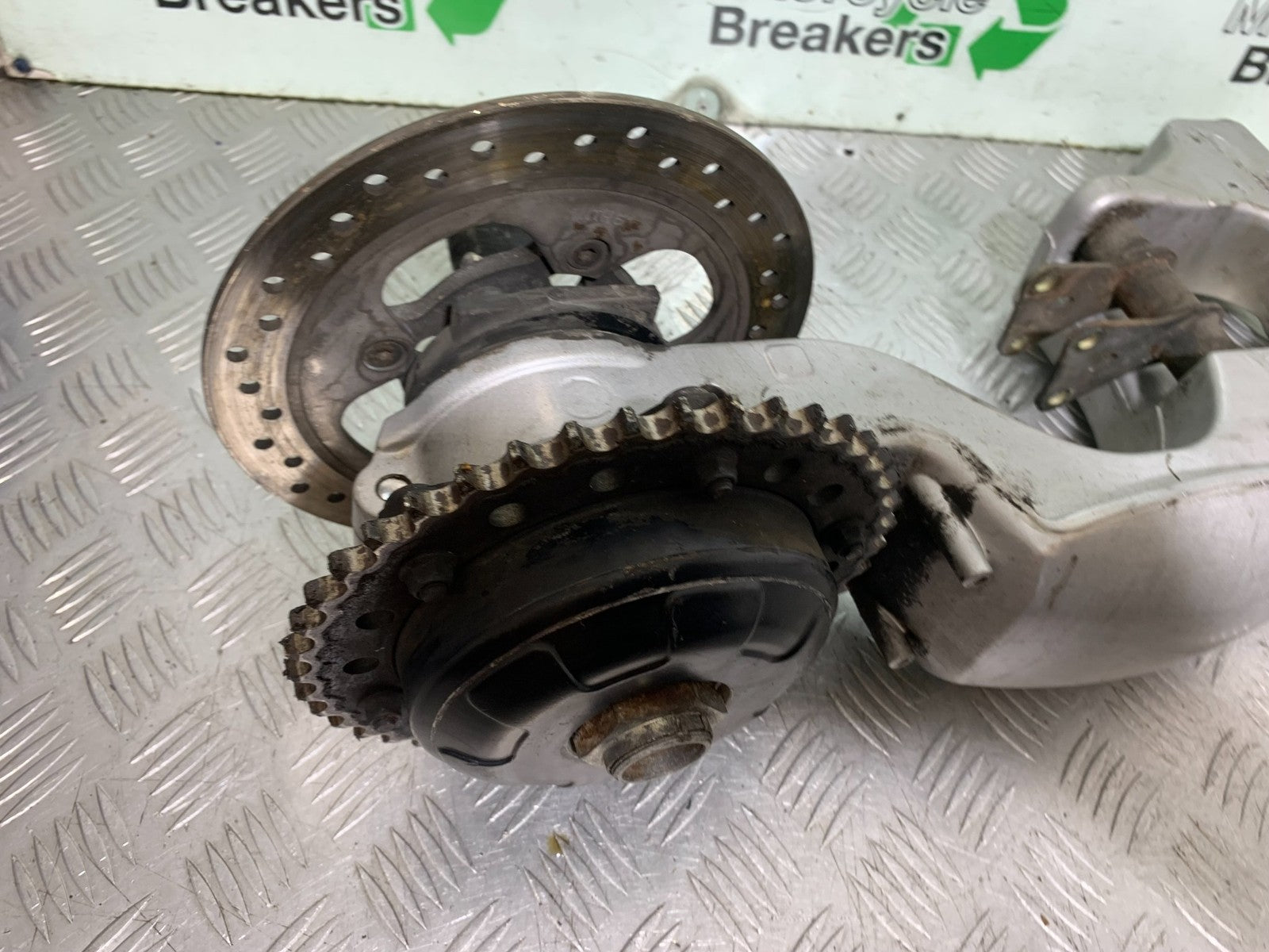TRIUMPH 955I SPRINT RS SWINGARM  YEAR 1999-03 (CMB1313)