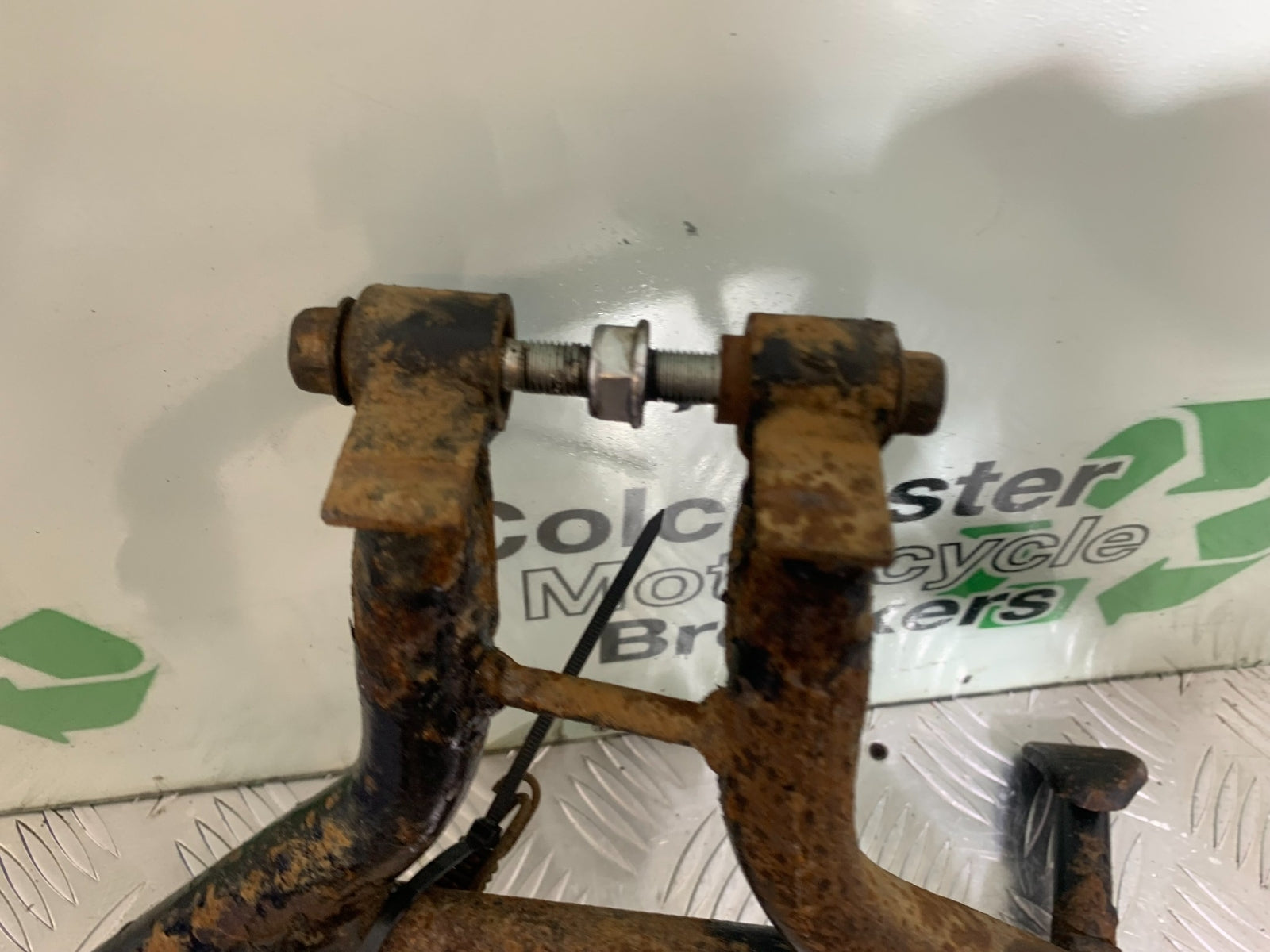SUZUKI GSF1200  GSF 1200 BANDIT CENTER STAND  YEAR 1997-2000 (CMB1149)