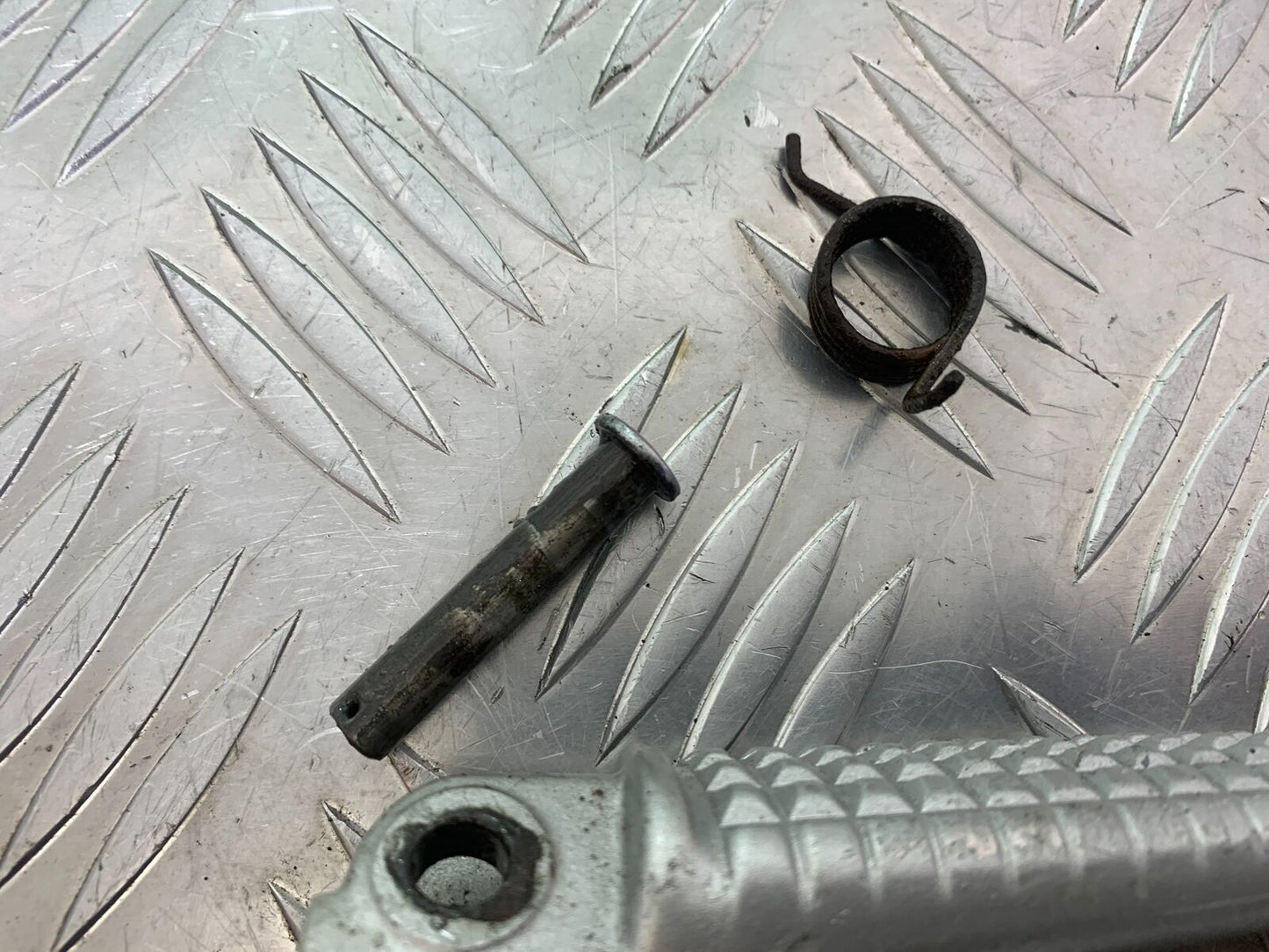 HONDA VFR400 VFR 400 NC21 FRONT LEFT FOOTPEG  YEAR 1986-87 (CMB1043)