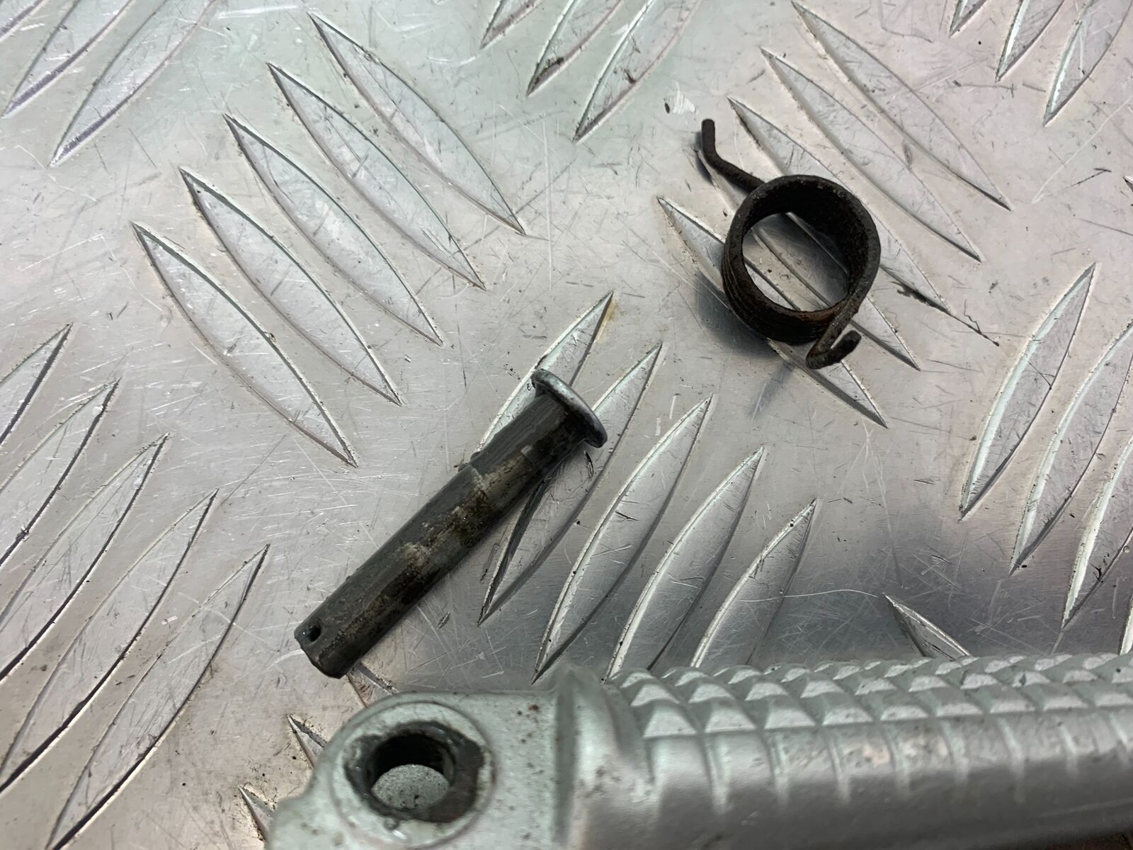 HONDA VFR400 VFR 400 NC21 FRONT LEFT FOOTPEG  YEAR 1986-87 (CMB1043)