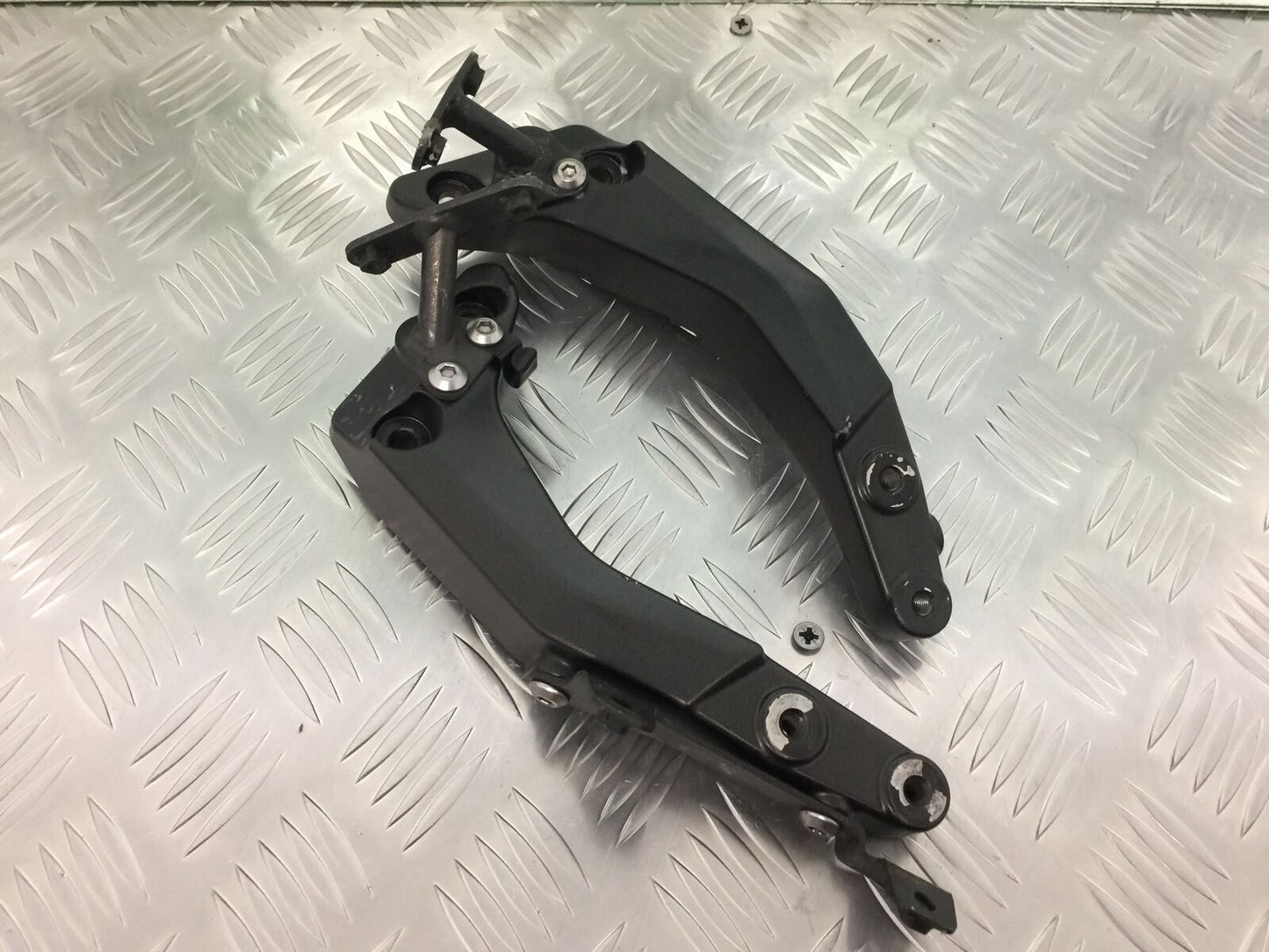 KAWASAKI Z1000 Z 1000 ENGINE MOUNTS  YEAR 2007-2009  (STOCK 927)