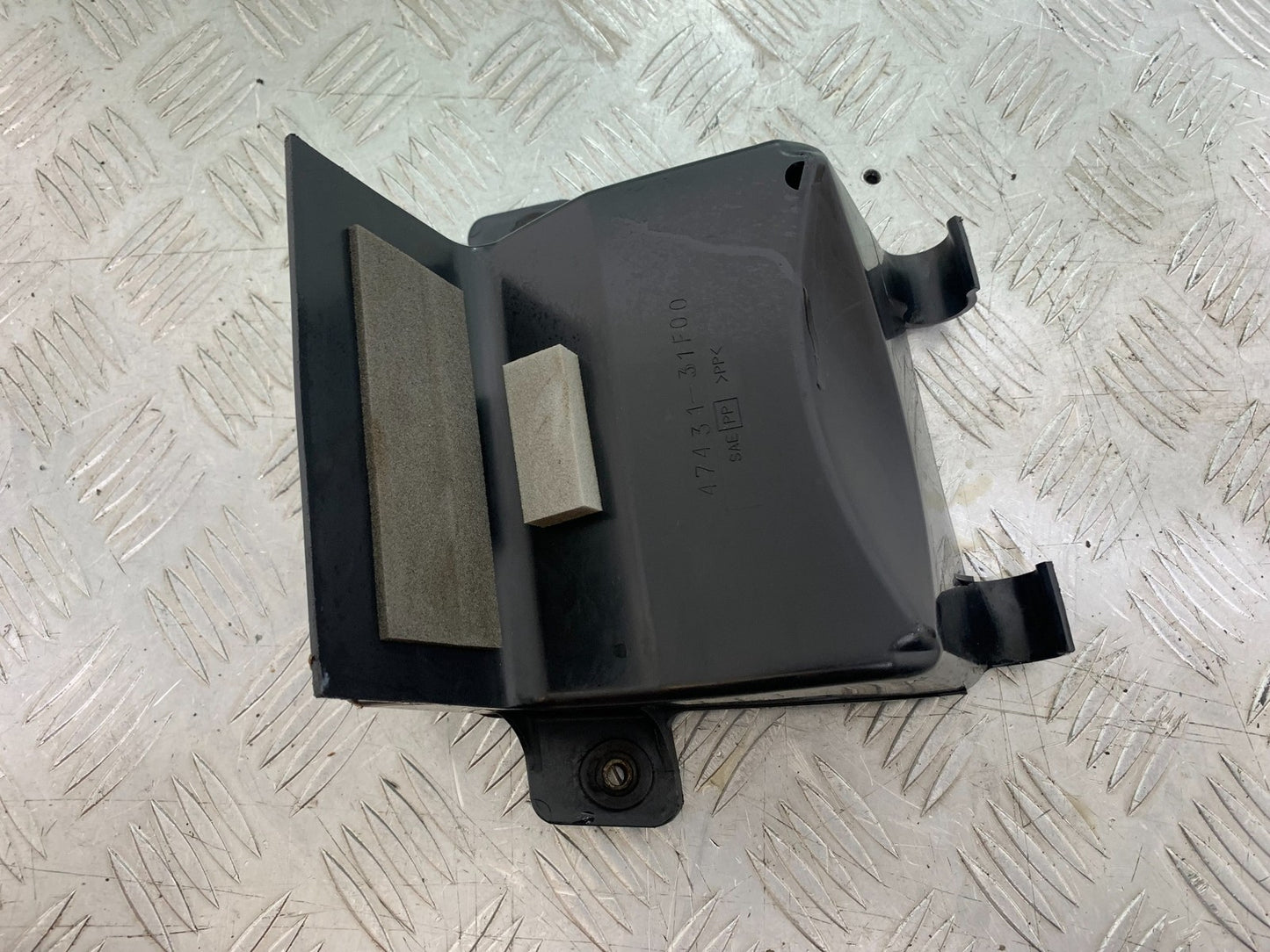 SUZUKI GSF1200 GSF 1200 BANDIT TOOL BOX TRAY  YEAR 2001-2004 (CMB1188)