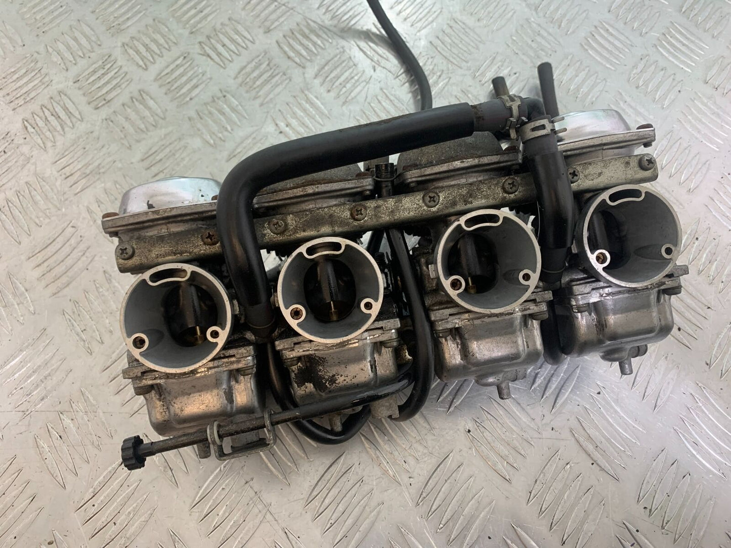 YAMAHA XJR1300 XJR 1300 CARBS  YEAR 1999-2003 (CMB1119)