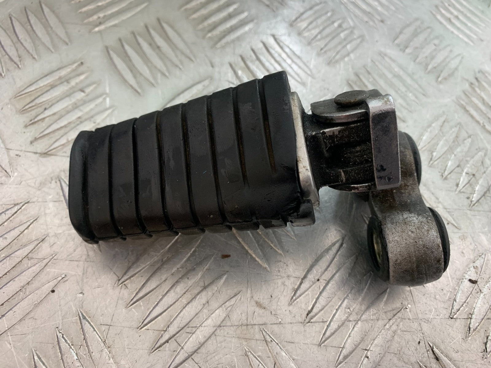YAMAHA XV1100 XV 1100 VIRAGO FRONT LEFT FOOTPEG  1990-1999 (CMB1243)