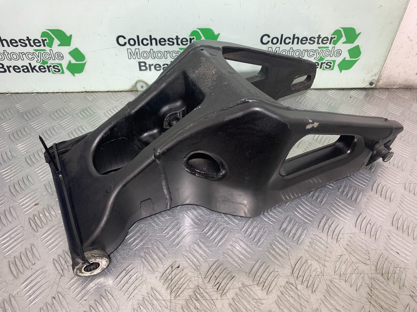 YAMAHA YZF R1 4C8 SWINGARM YEAR 2007-2008 (CMB1237)