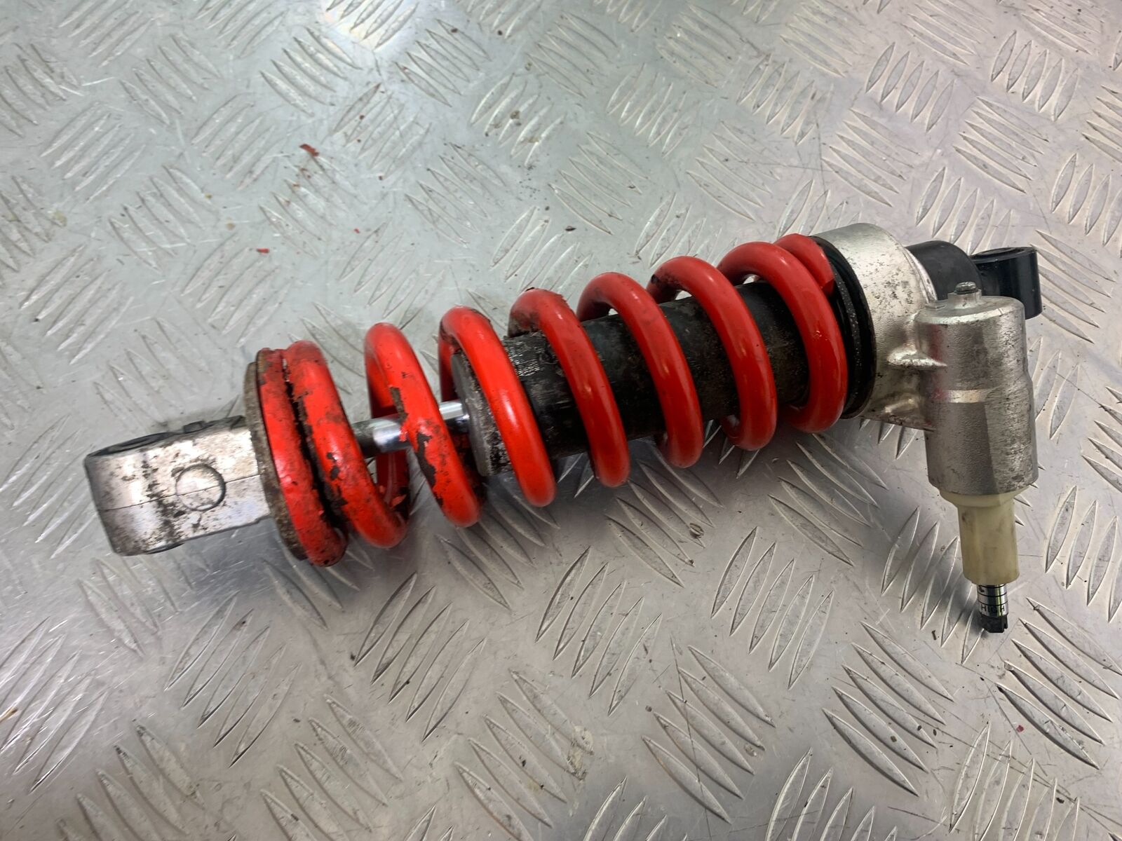 TRIUMPH 955i SPRINT ST REAR SHOCK  YEAR 1999-2004 (CMB1124)