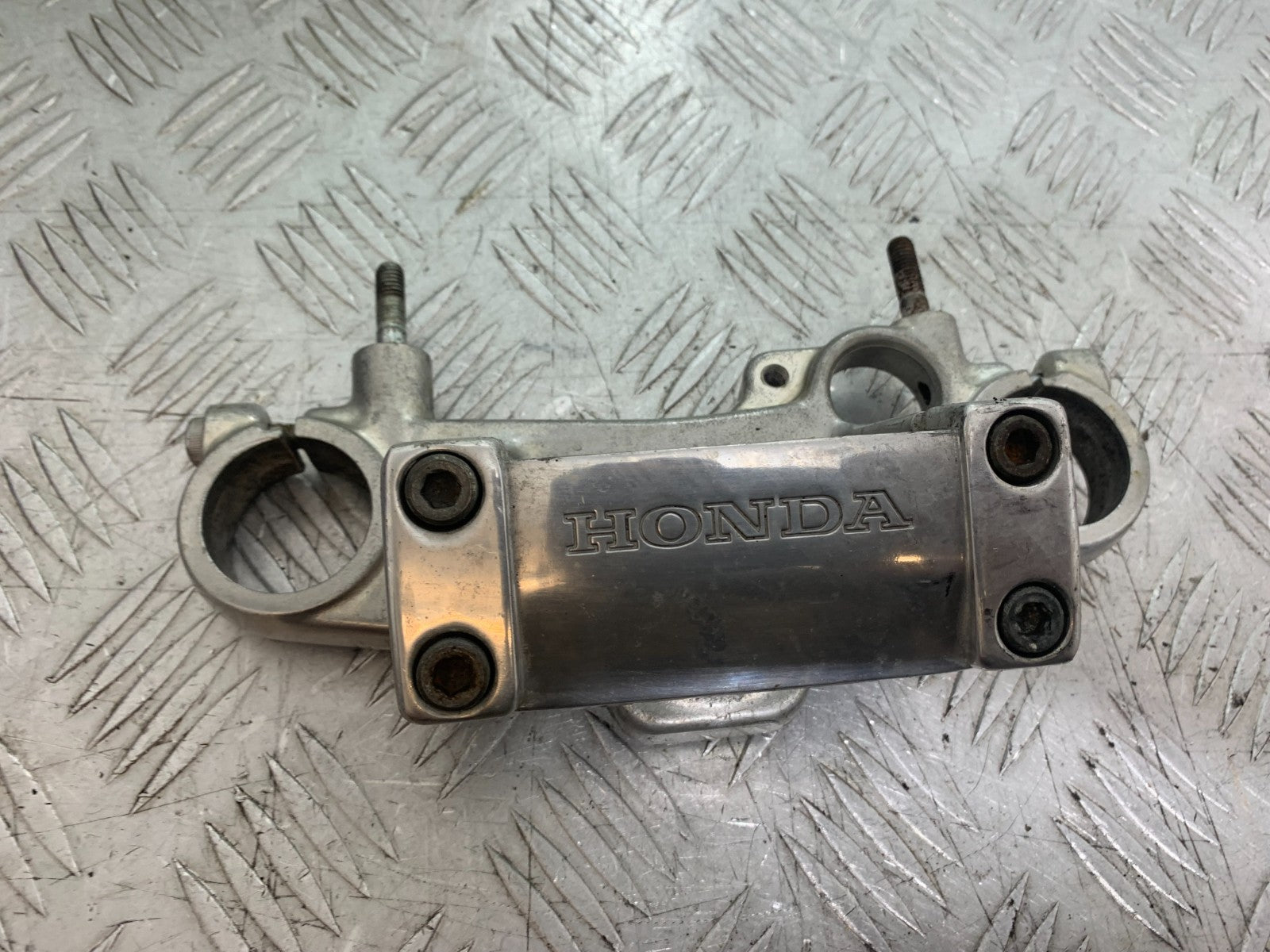 HONDA VT700 VT 700 SHADOW TOP YOKE  YEAR 1984-85 (CMB1328)