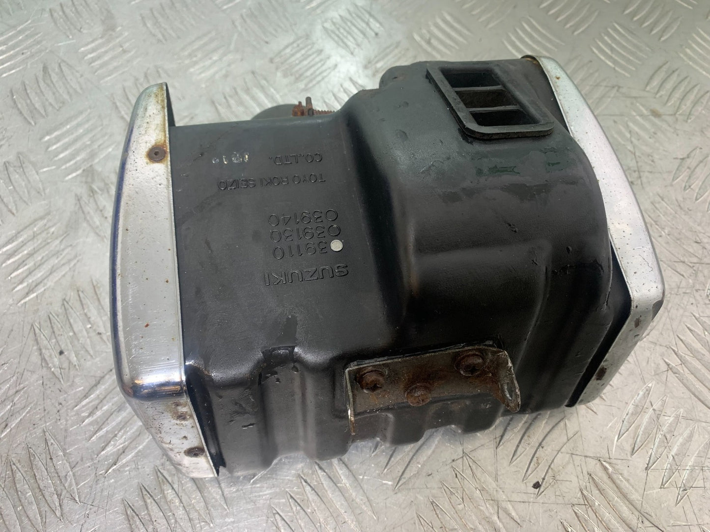 SUZUKI GP100 GP 100 AIRBOX  YEAR 1978-1988 (CMB1259)