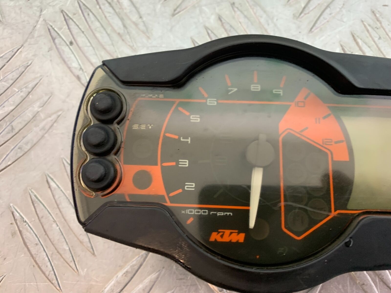 KTM 990 SUPERMOTO T CLOCKS SPEEDO DASH  YEAR 2010-2011  (CMB1067)