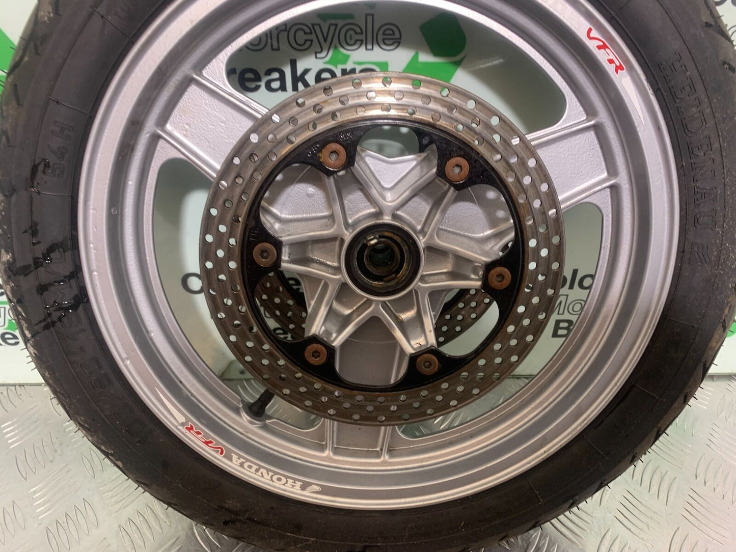 HONDA VFR400 VFR 400 NC21 FRONT WHEEL (GOOD TYRE) 1986-87 (CMB1043)