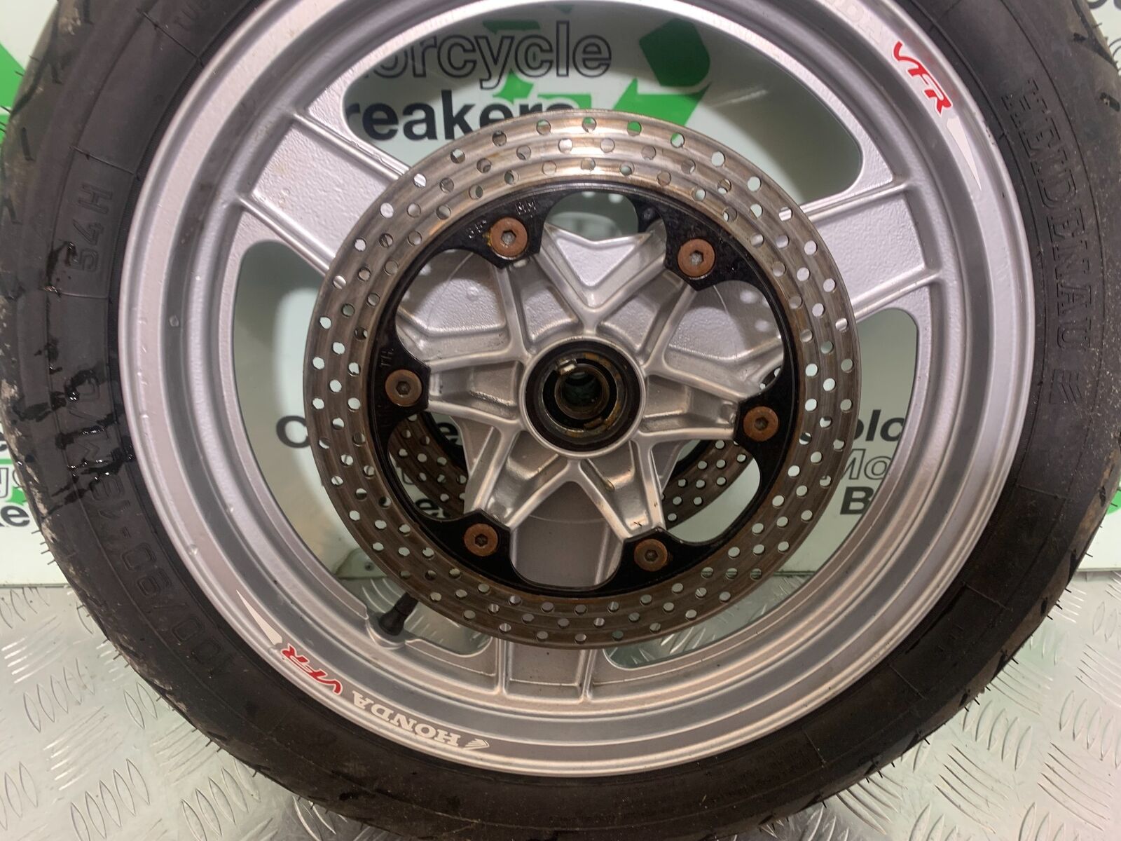 HONDA VFR400 VFR 400 NC21 FRONT WHEEL (GOOD TYRE) 1986-87 (CMB1043)