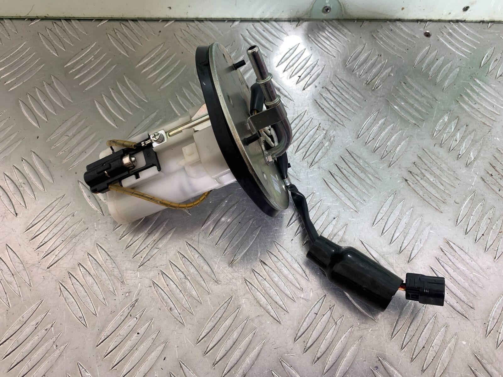 HONDA CRF1000 (DCT) AFRICA TWIN PETROL PUMP   YEAR 2017 (CMB1030)