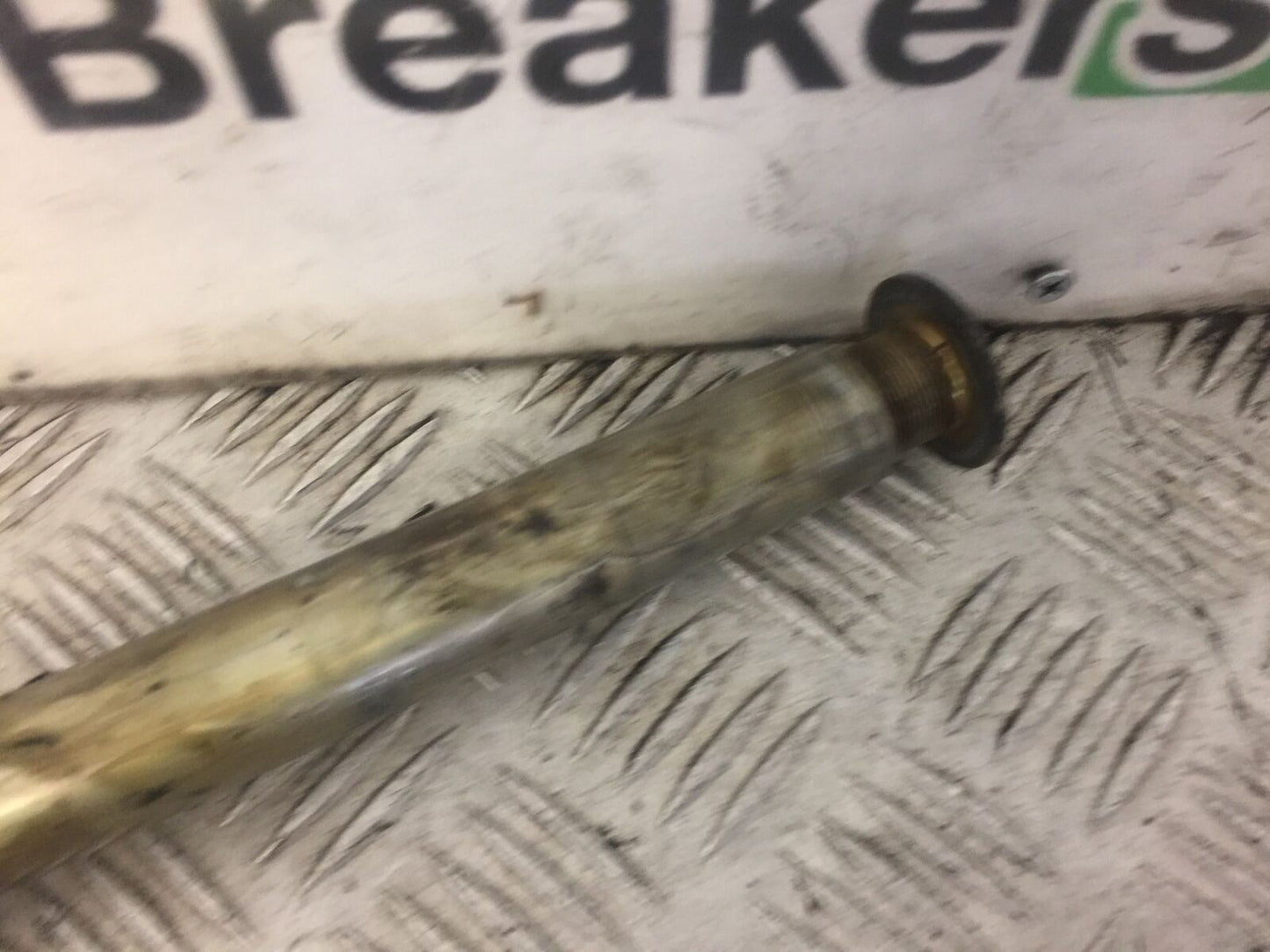TRIUMPH 750 TRIDENT FRONT WHEEL SPINDLE  YEAR 1994 STOCK 396