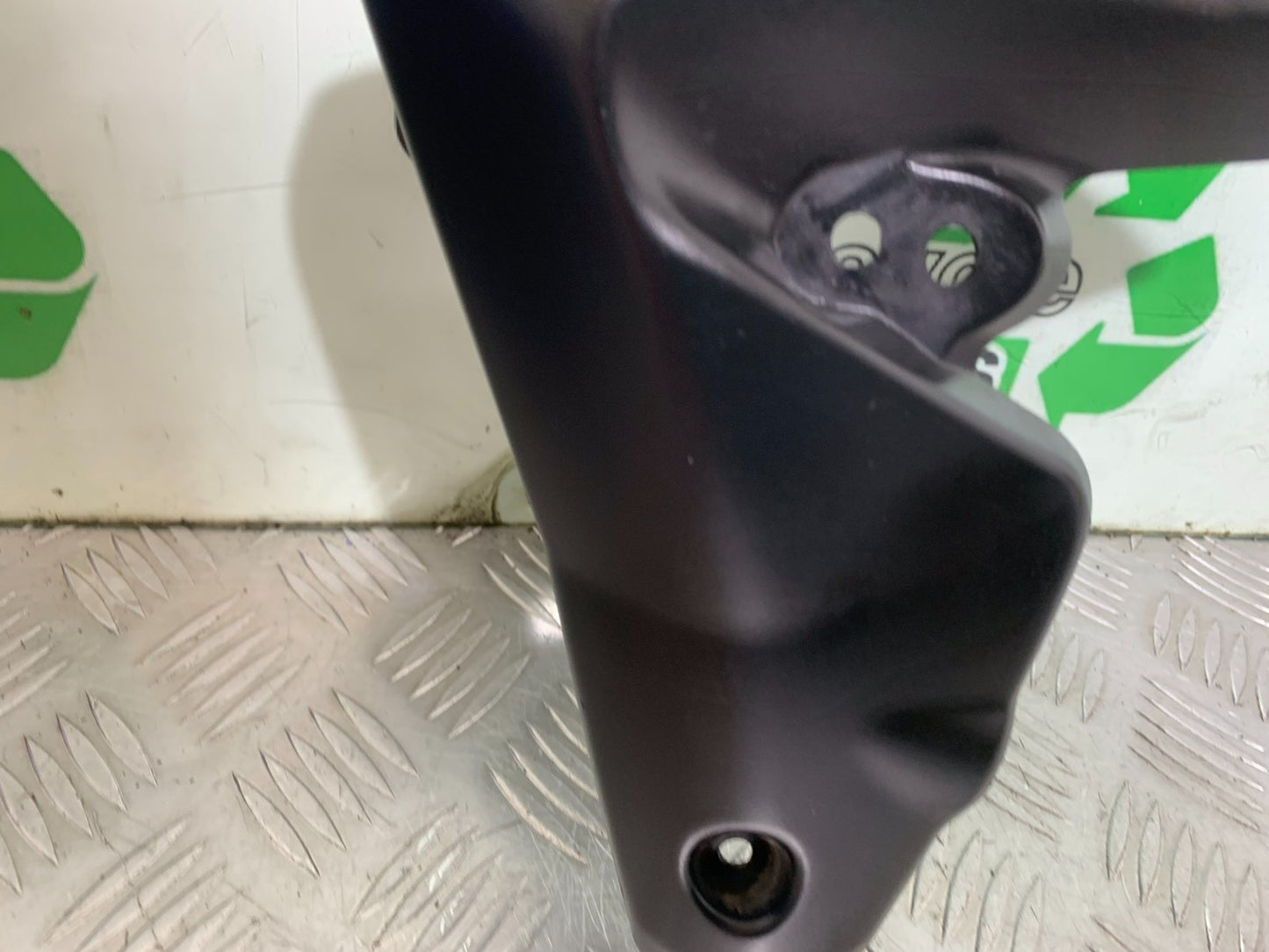 TRIUMPH SPEED TRIPLE R 1050 LEFT RADIATOR COVER  2009 (CMB1183)