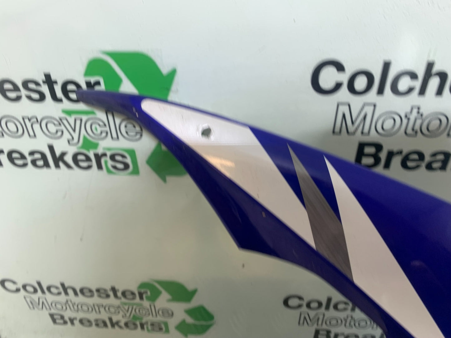 YAMAHA YZF R1 RIGHT FAIRING PANEL YEAR 2004-2006 (CMB1155)
