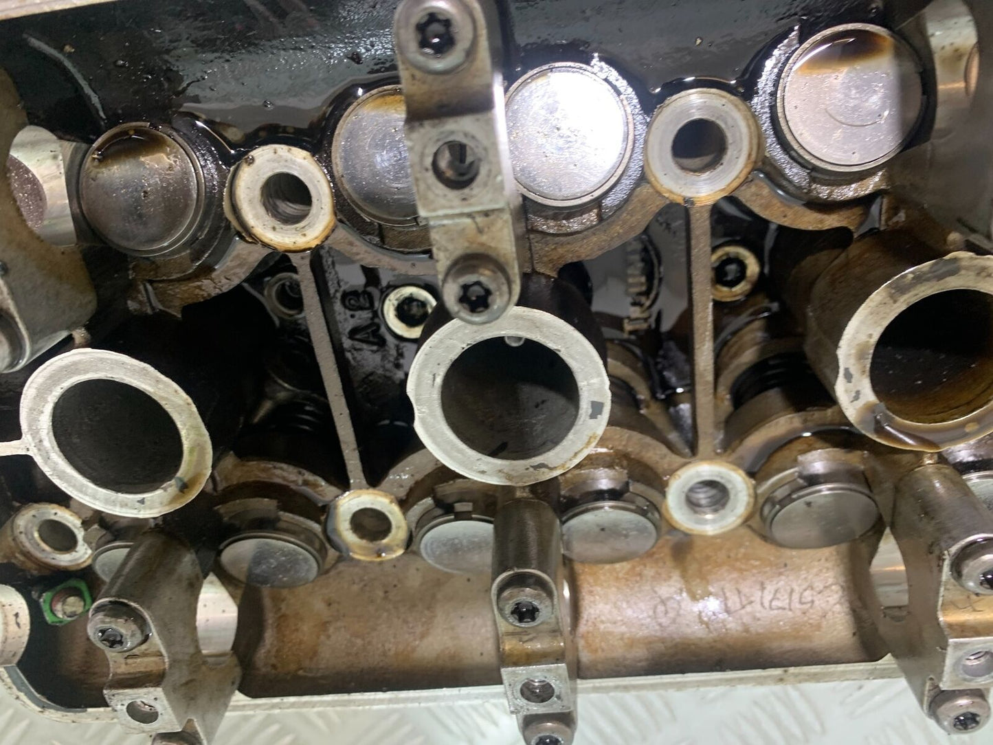 TRIUMPH 955i SPRINT ST CYLINDER HEAD  YEAR 1999-2004 (STOCK 735)
