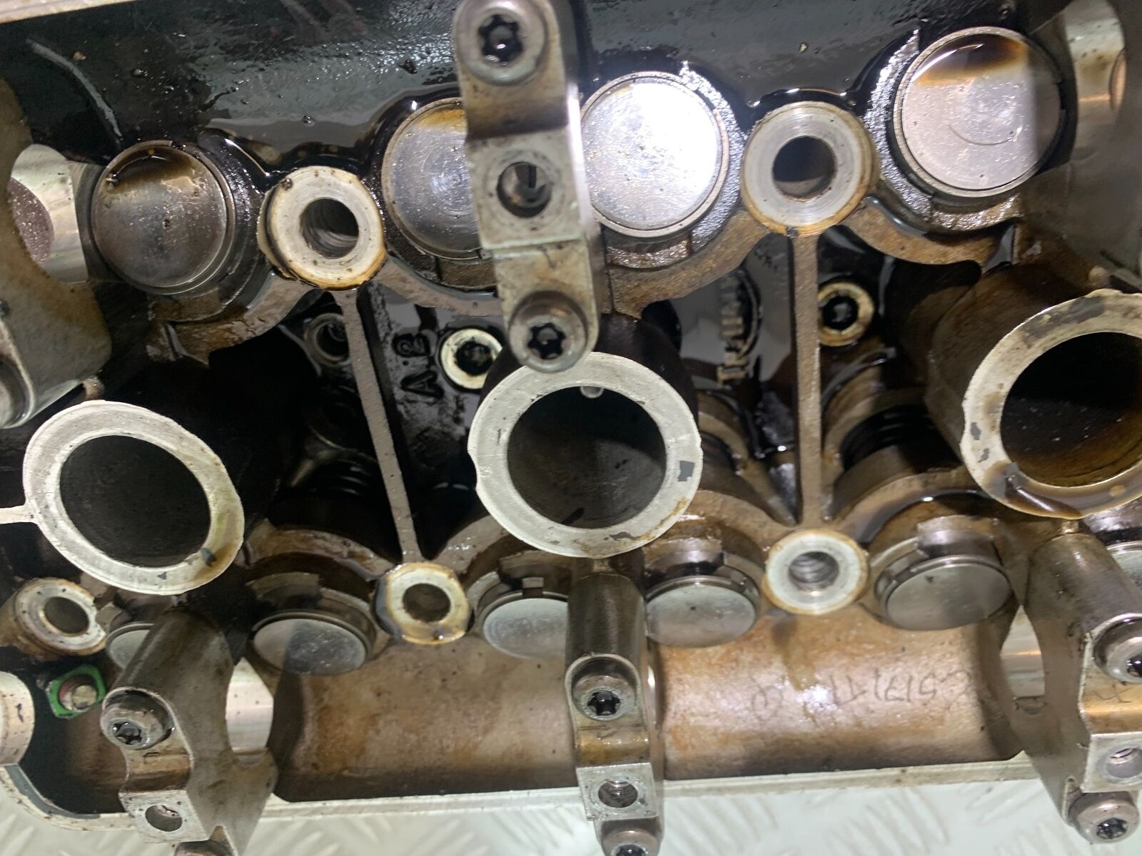 TRIUMPH 955i SPRINT ST CYLINDER HEAD  YEAR 1999-2004 (STOCK 735)