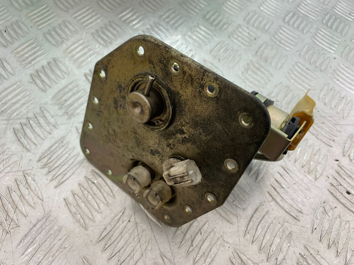 TRIUMPH 955i DAYTONA PETROL PUMP  YEAR 2002-2006 (CMB1229)