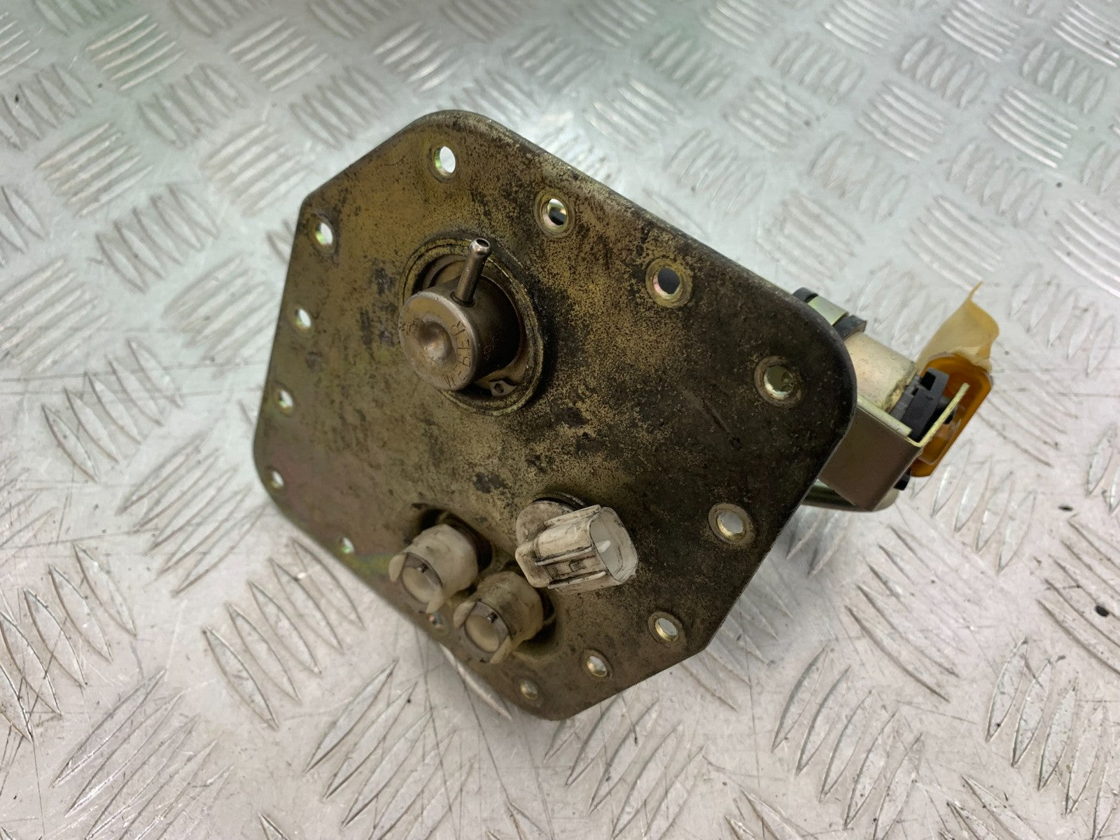 TRIUMPH 955i DAYTONA PETROL PUMP  YEAR 2002-2006 (CMB1229)