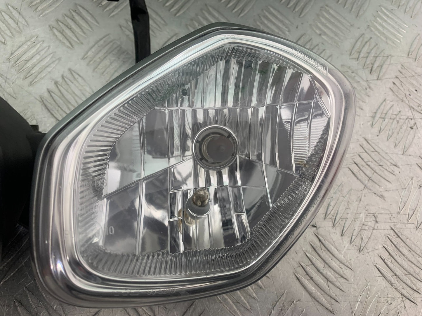 TRIUMPH 675 STREET TRIPLE RX HEADLIGHT   2015- 2017 (CMB1299)