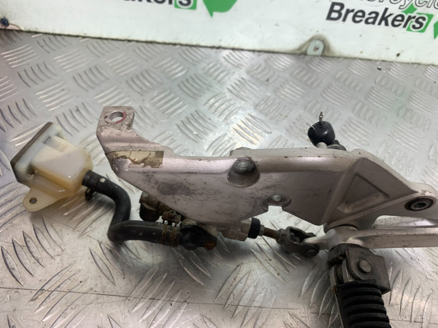SUZUKI RF900 RF 900 FRONT RIGHT  HANGER YEAR 1994-1999 CMB1326