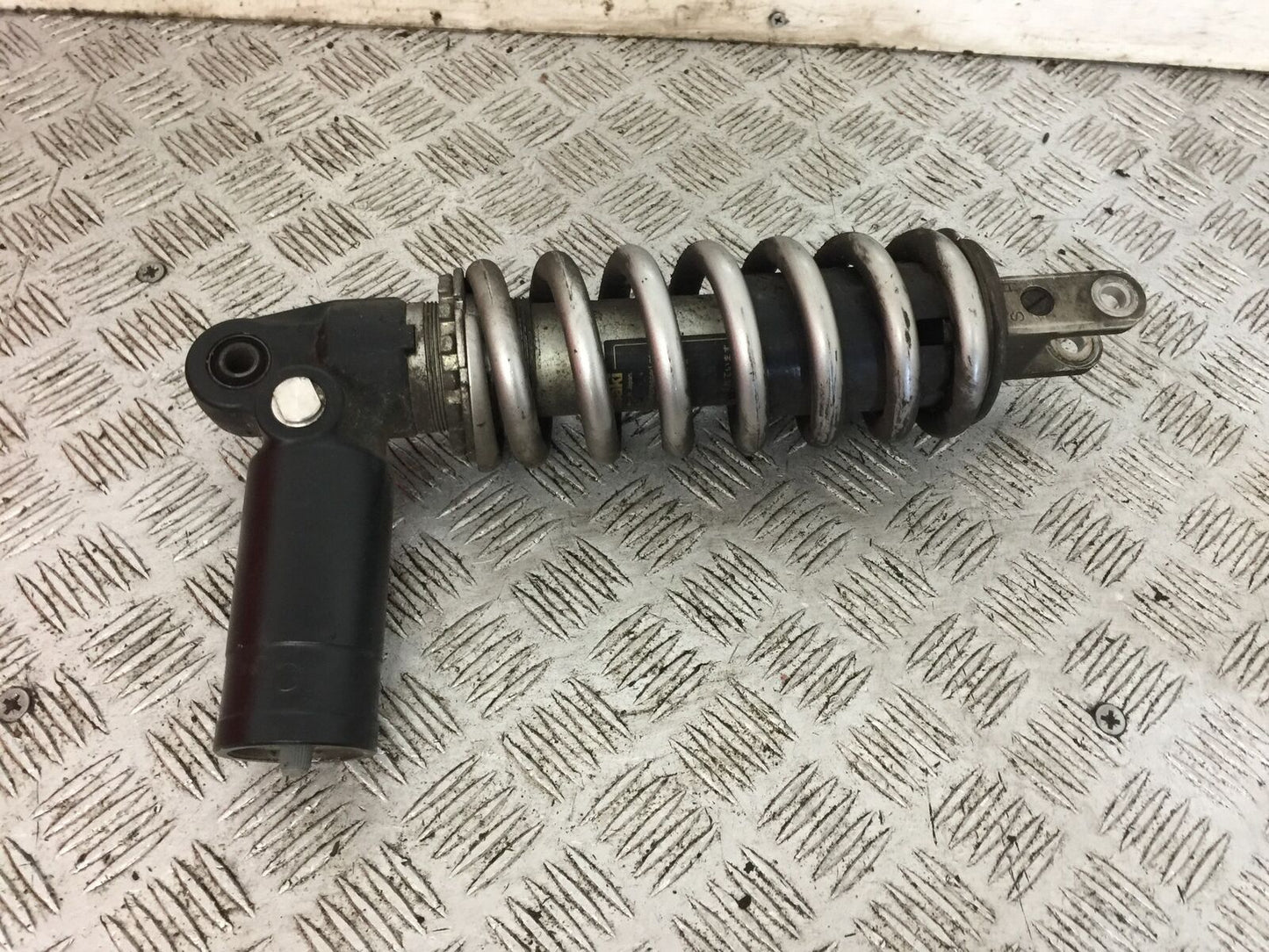 KAWASAKI Z1000 REAR SHOCK  YEAR 2007-2009 (STOCK 763)